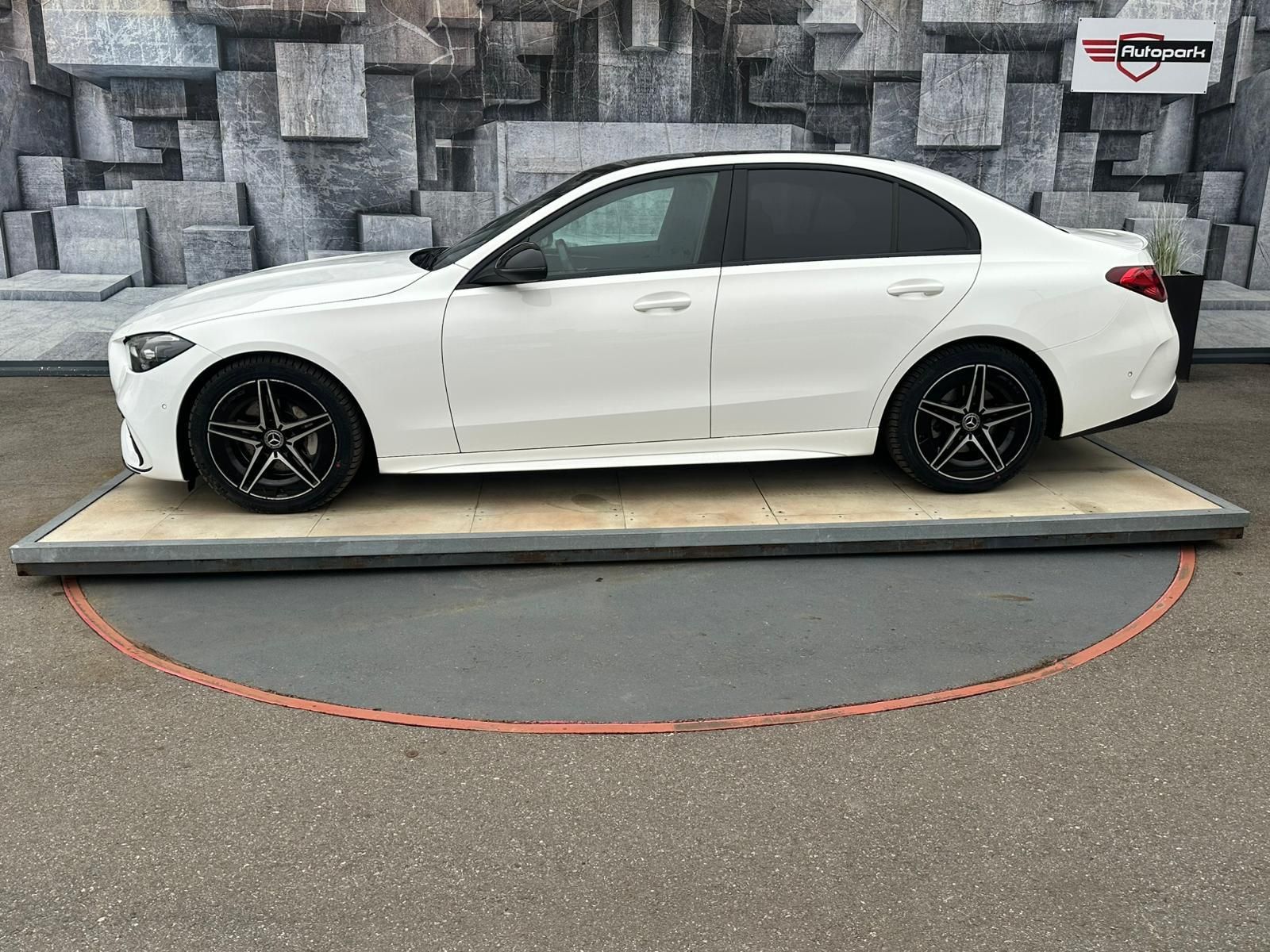 Mercedes-Benz Třídy C, C200, 4MATIC, AMG, DPH - fotka 4