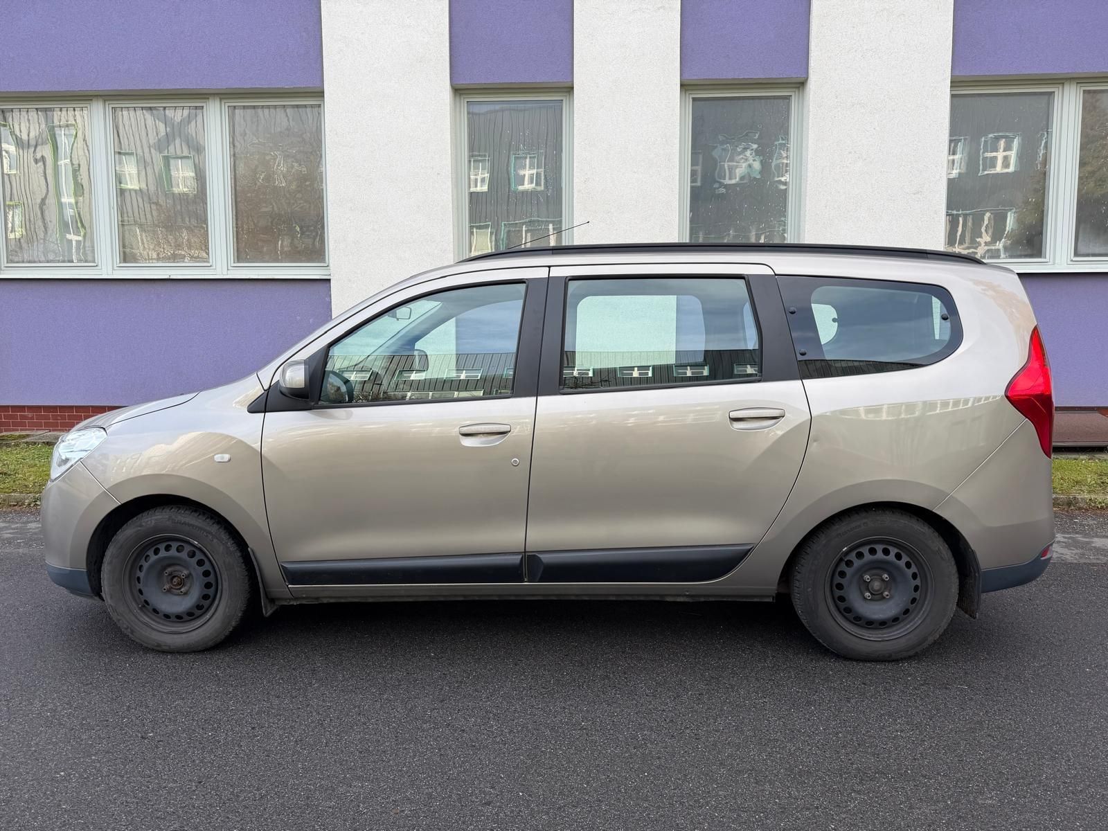 Dacia Lodgy, 1,6 i / 7-míst / 1.maj./ ČR / - fotka 2