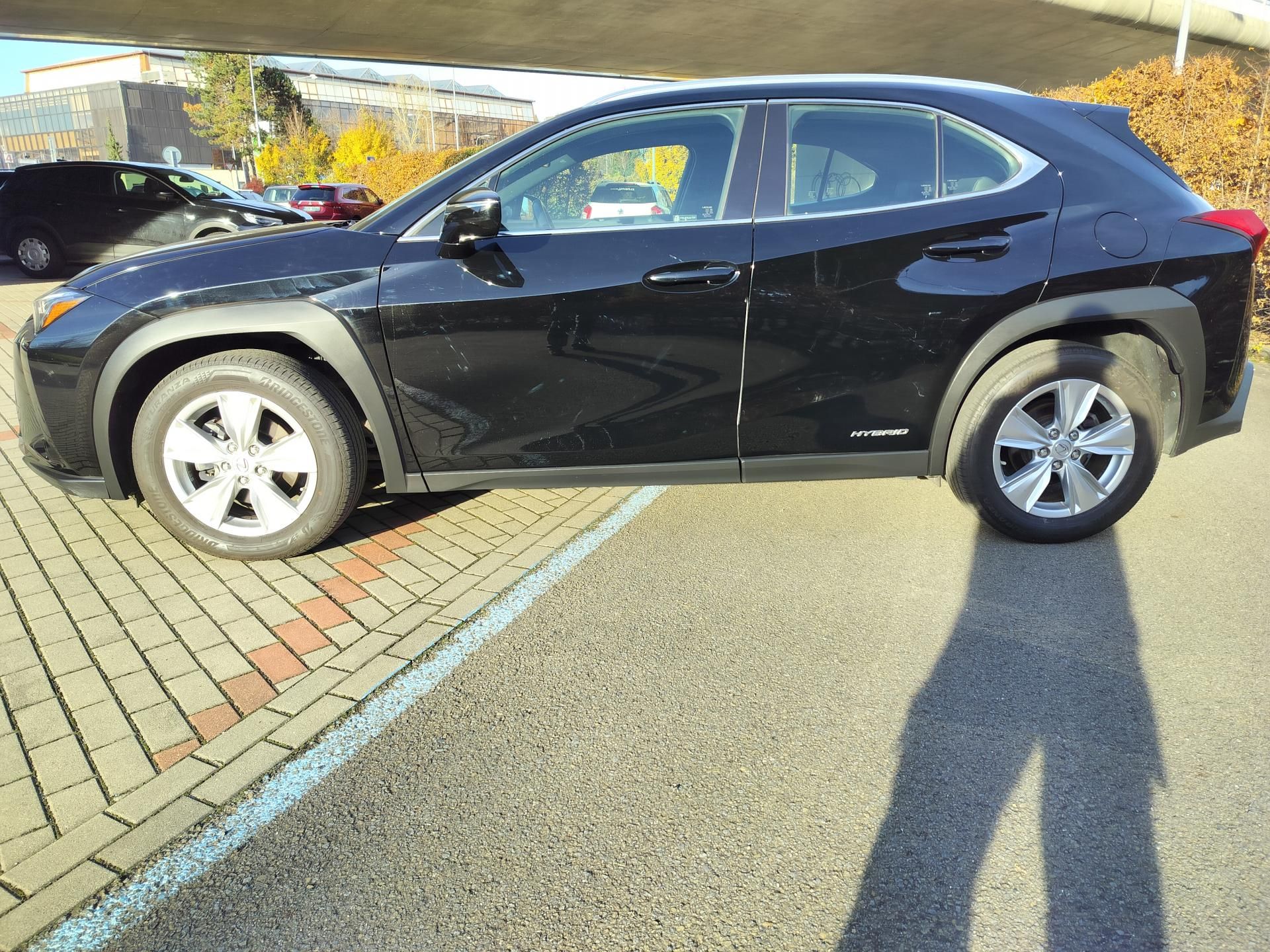 Lexus UX 250h, kožené a vyhřívané sedačky - fotka 4