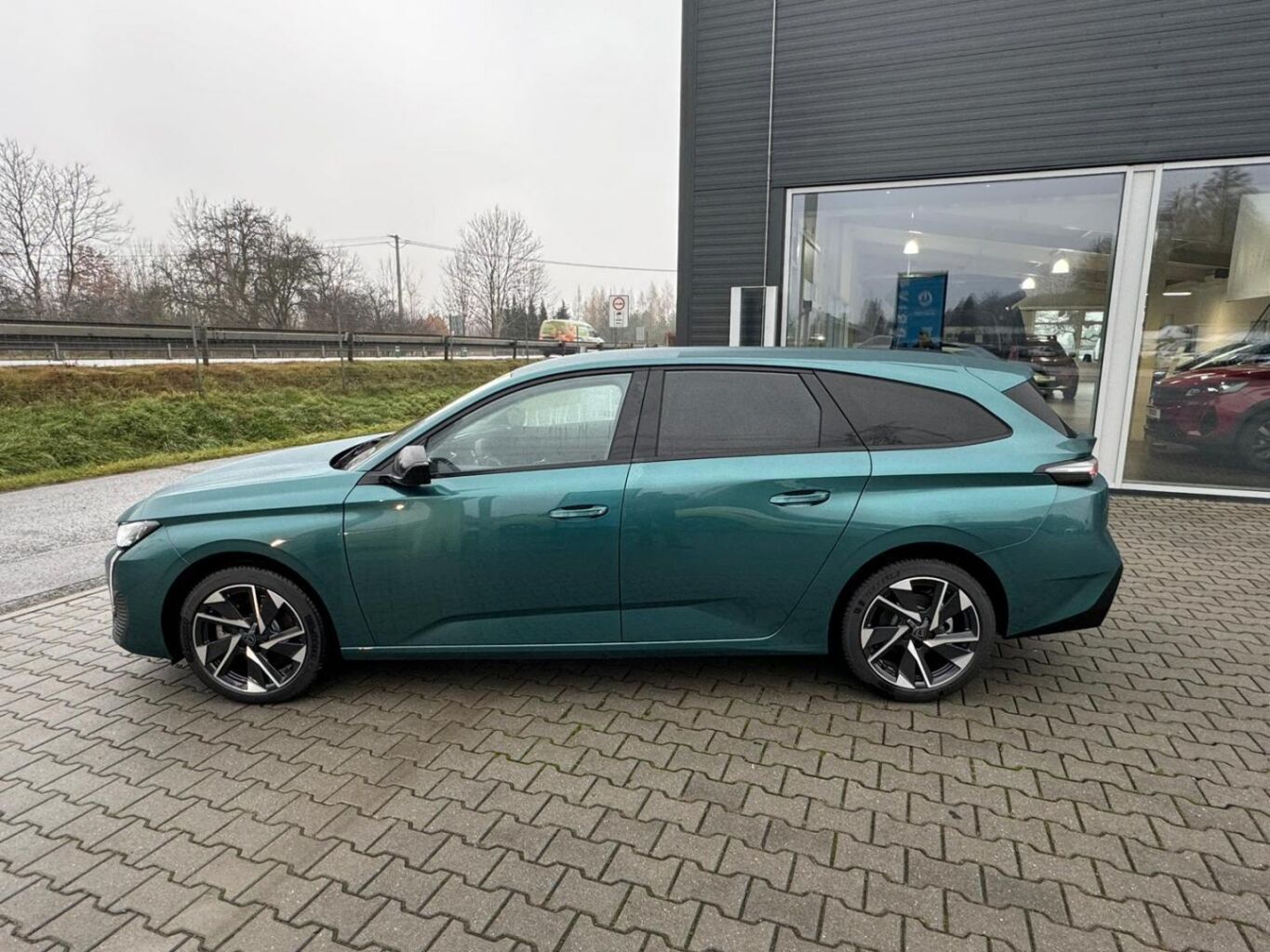 Peugeot 308, SW ALLURE PureTech 130 EAT8 - fotka 4