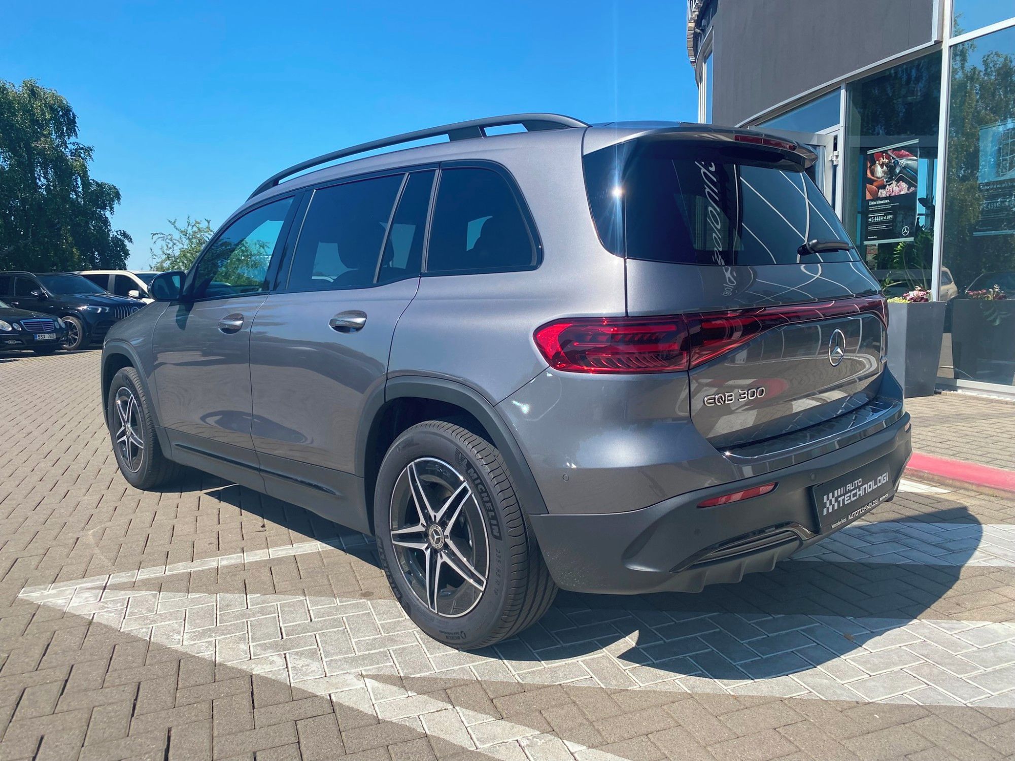 Mercedes-Benz EQB, 300 4MATIC - fotka 6