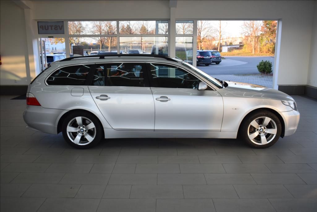 BMW Řada 5, 3,0 530XD, xen,navi,servis, - fotka 4