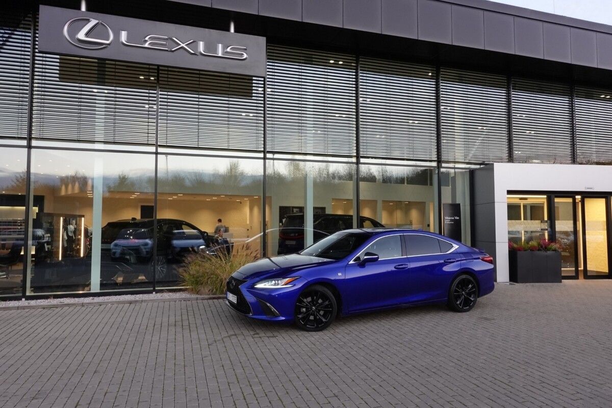 Lexus ES 300h, ZLEVNĚNO ES300H F-Sport