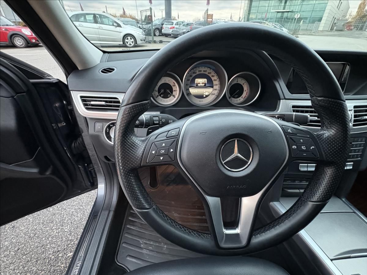 Mercedes-Benz Třídy E, 2,2 200CDi 100kW,Led,Navi,Výhř - fotka 6