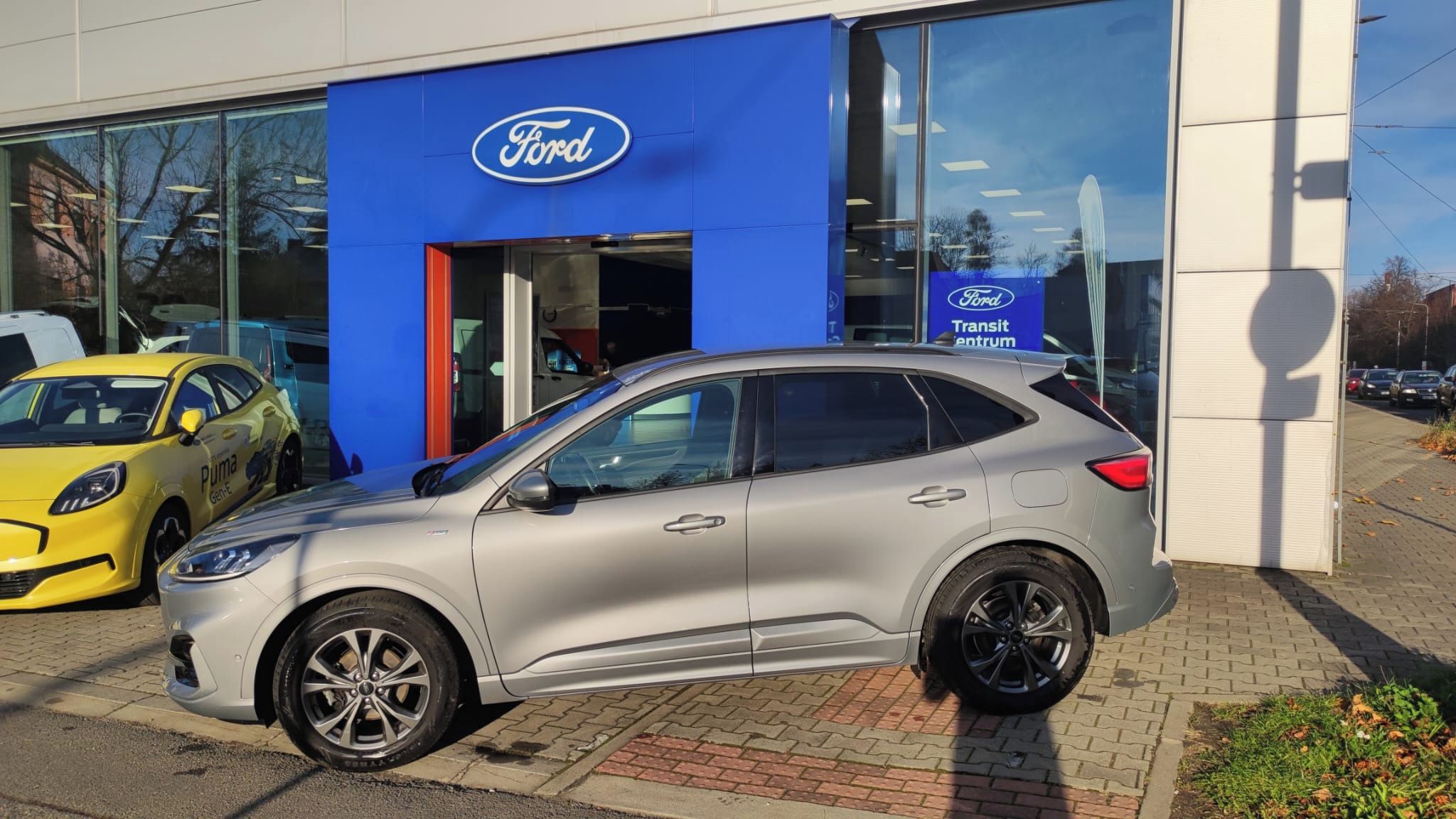 Ford Kuga, 2.5 Duratec Hybrid (HEV), eCVT - fotka 2