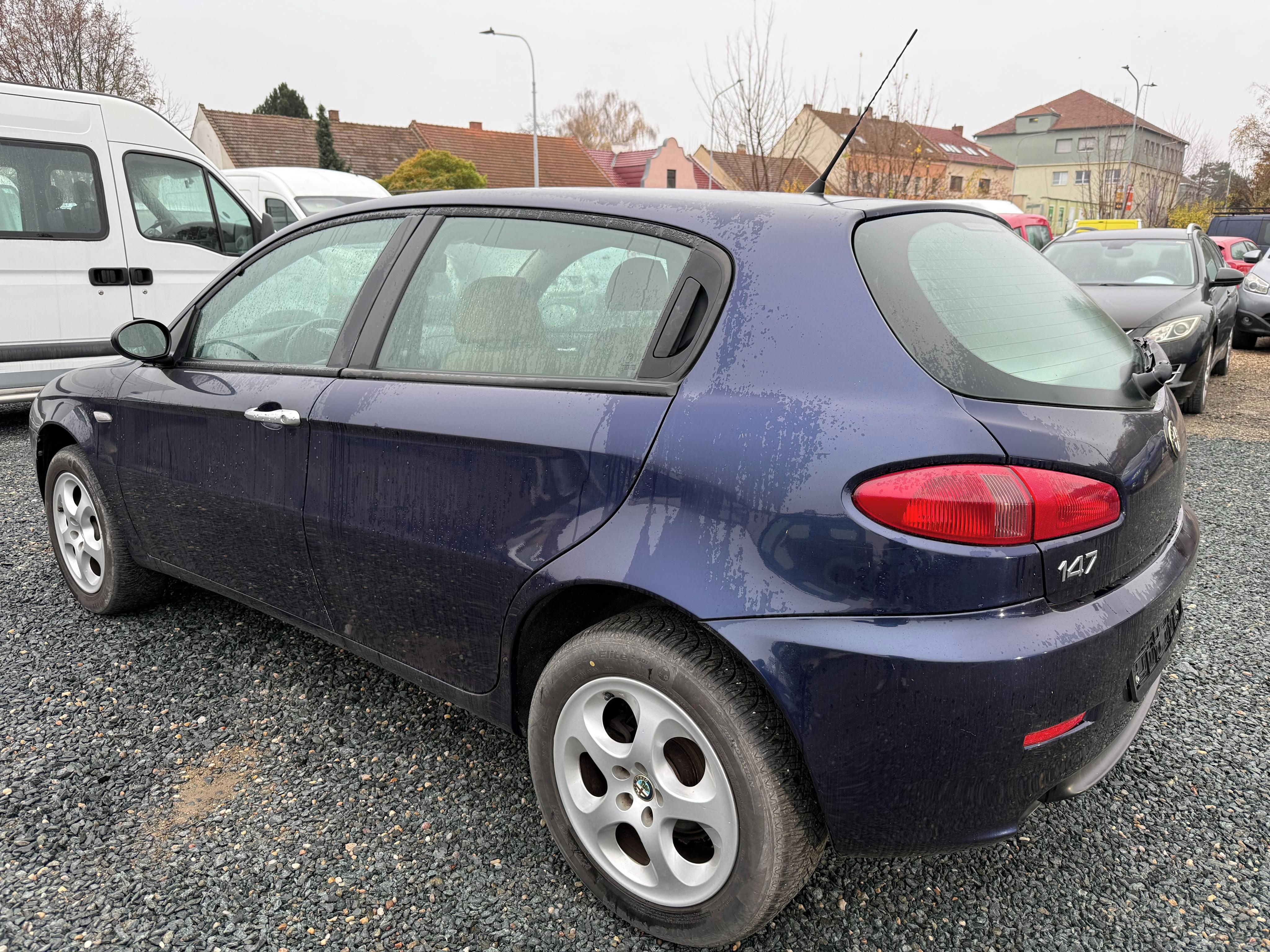 Alfa Romeo 147, 1.6 TS 77Kw - fotka 5