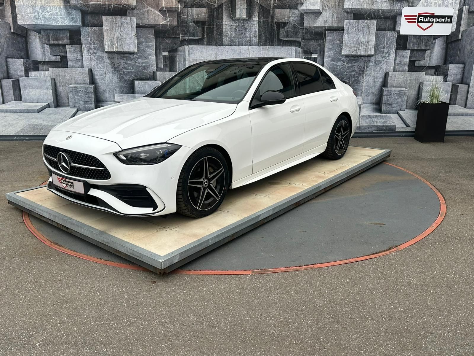 Mercedes-Benz Třídy C, C200, 4MATIC, AMG, DPH - fotka 3