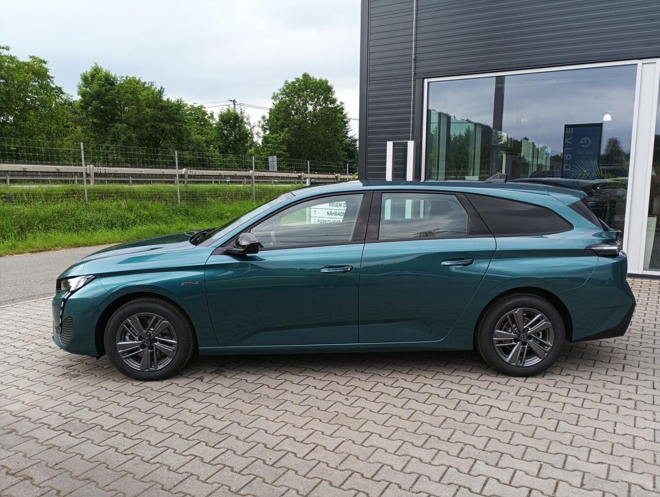 Peugeot 308, SW STYLE Hybrid 145 e-DCS6 - fotka 4