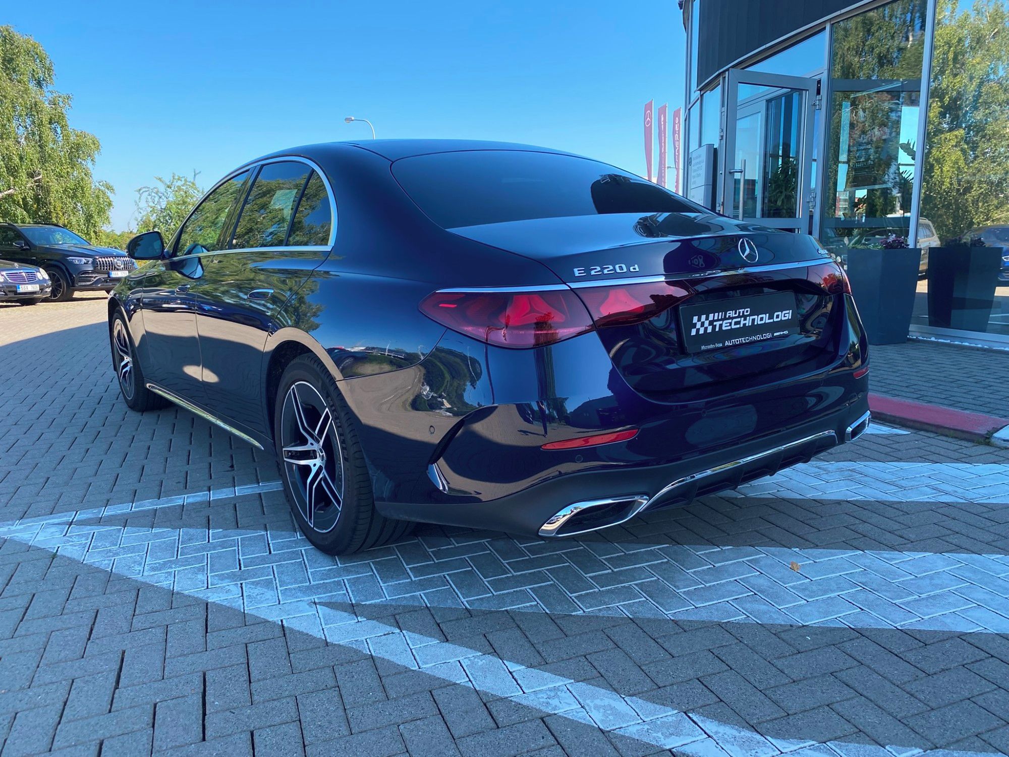 Mercedes-Benz Třídy E, 220 D 4MATIC - fotka 6