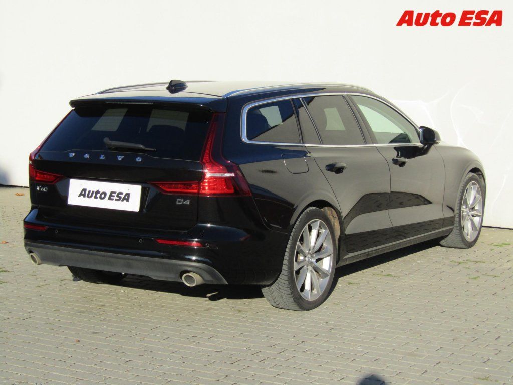 Volvo V60, 2.0 D4,AT,kůže,LED,navi - fotka 4