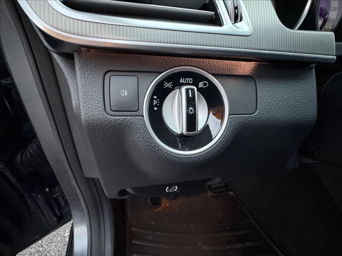 Mercedes-Benz Třídy E, 2,2 200CDi 100kW,Led,Navi,Výhř - fotka 5