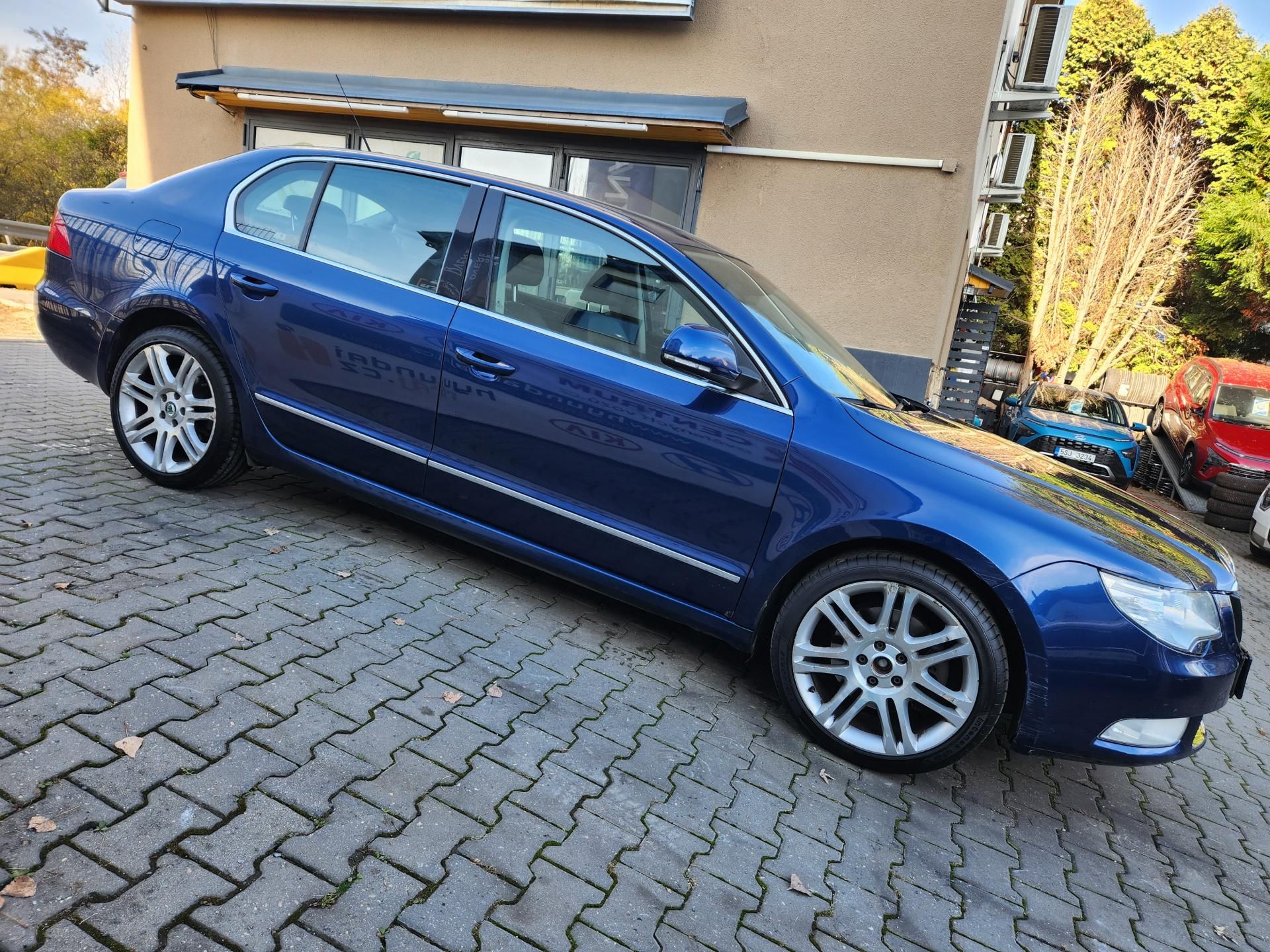 Škoda Superb, 2.0-PRAV.SERVIS-TOP VÝBAVA - fotka 4