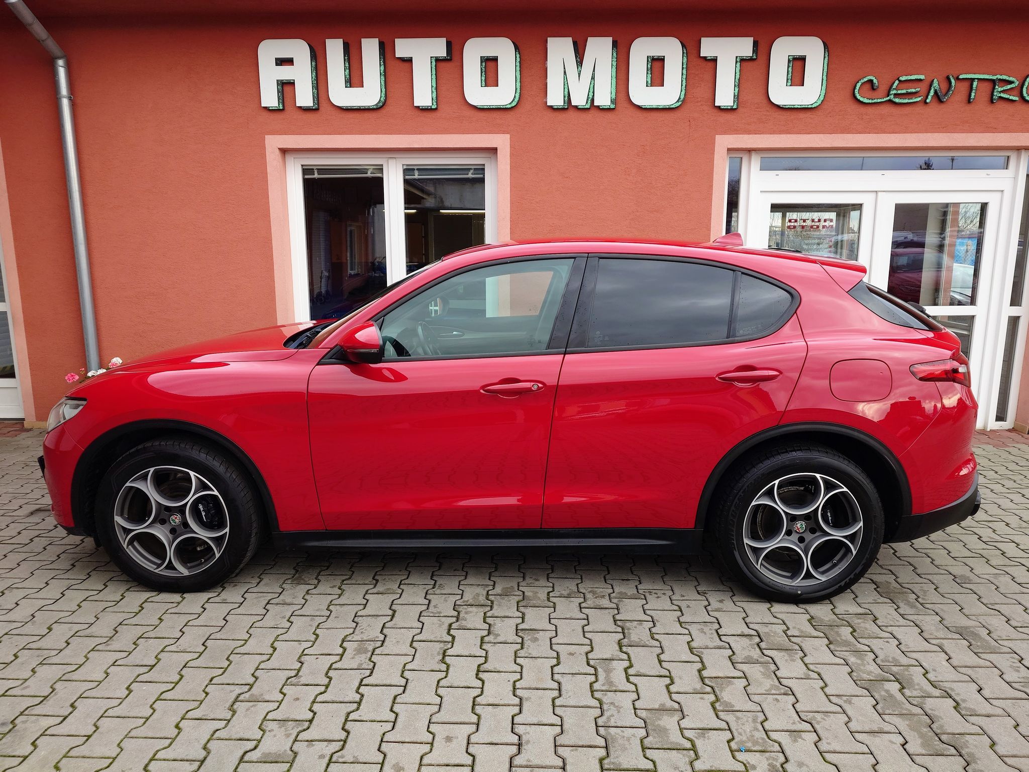Alfa Romeo Stelvio, 2.2 JTDM 140 kW - fotka 2