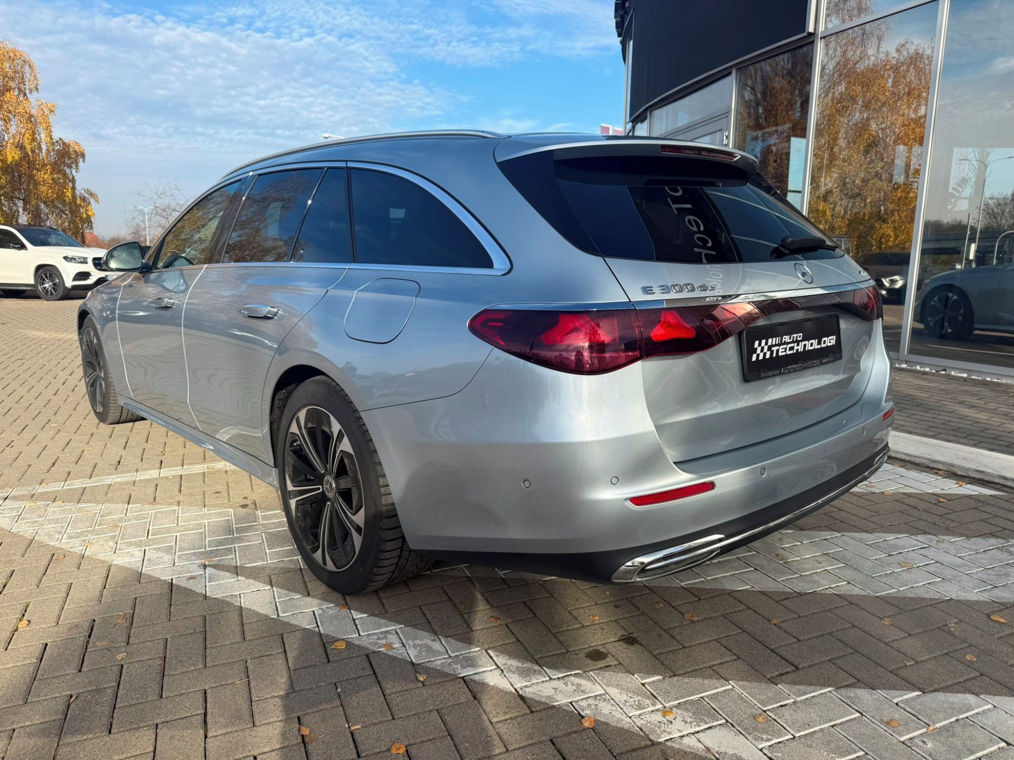 Mercedes-Benz Třídy E, 300 de 4MATIC - fotka 6
