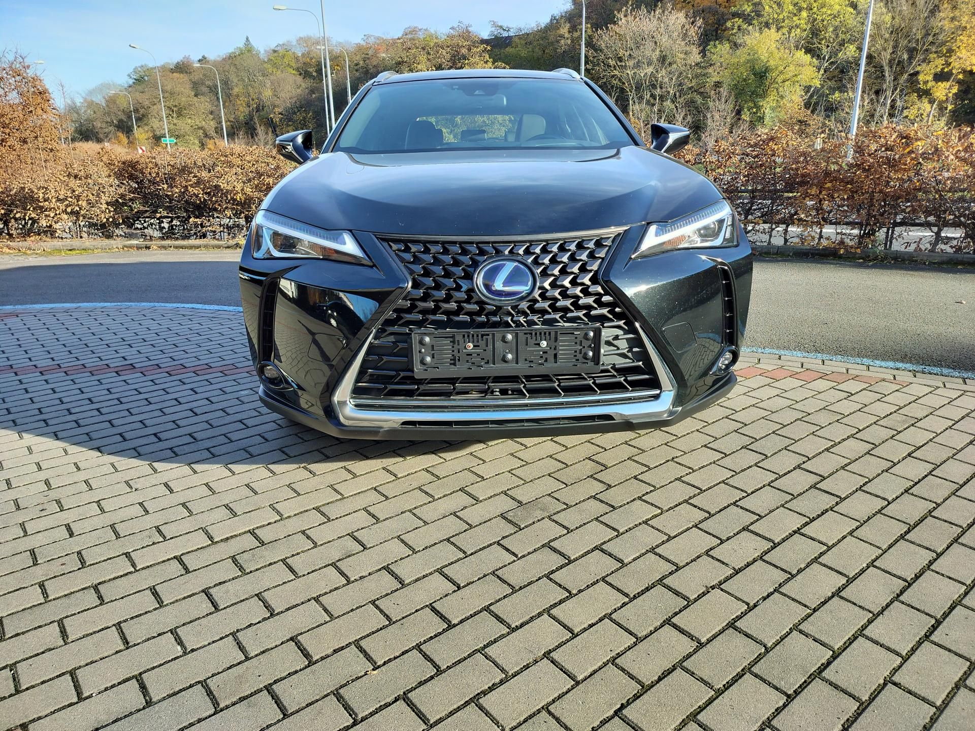 Lexus UX 250h, kožené a vyhřívané sedačky - fotka 2