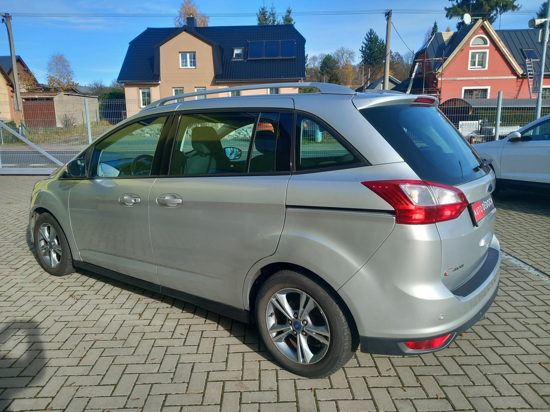 Ford Grand C-MAX, 7 MÍST NAVIGACE POUZE 93t.KM! - fotka 5