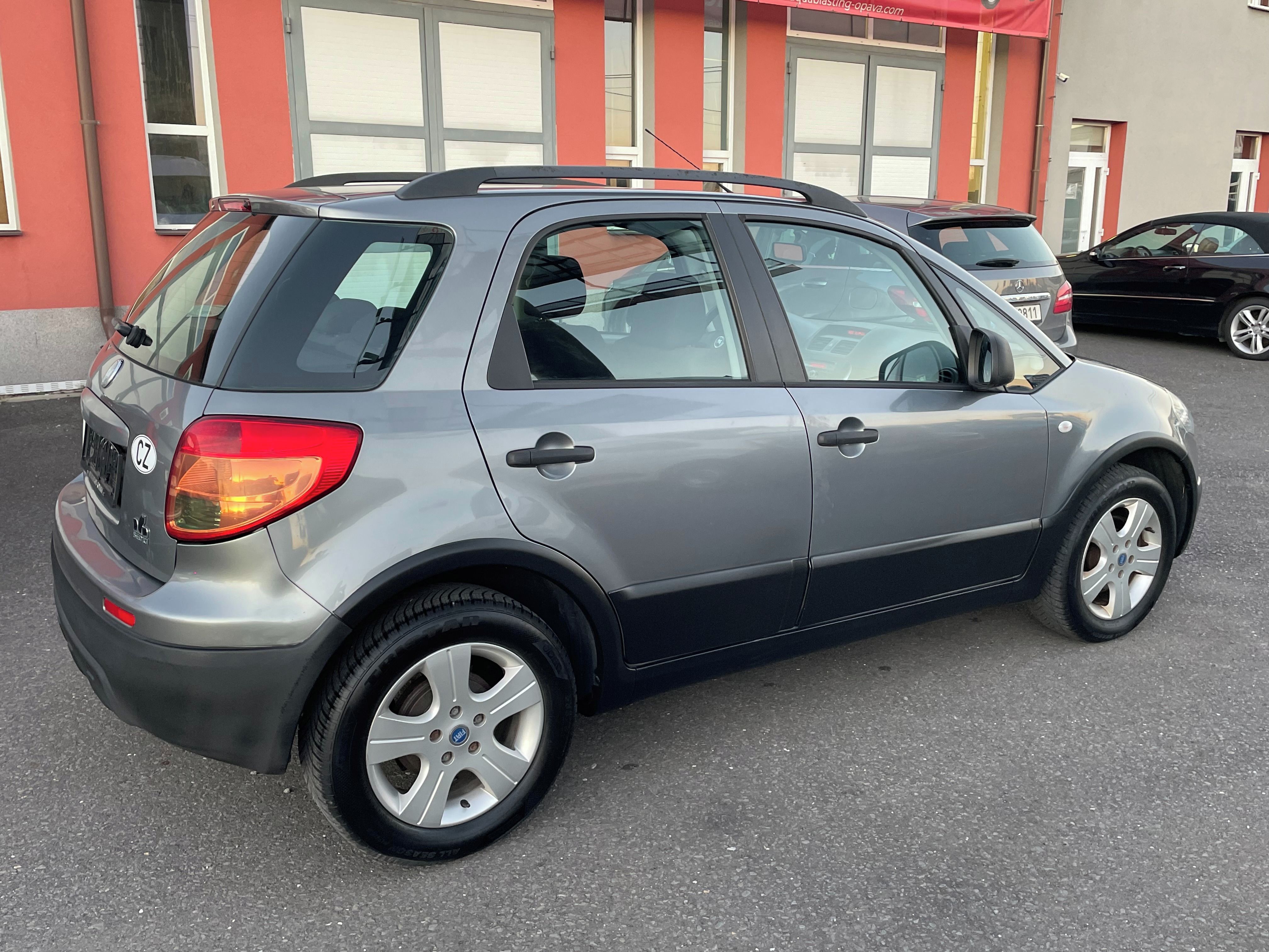 Fiat Sedici, 1.6i 79 kW Klima 44 600km - fotka 6