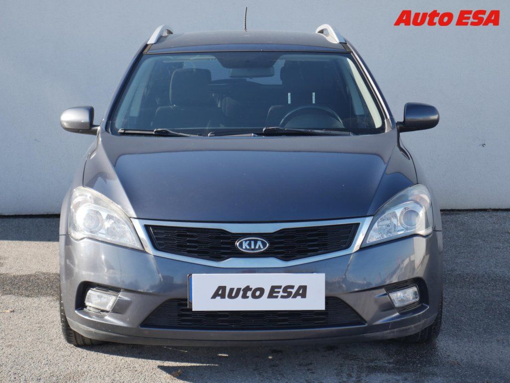 Kia Cee´d, 1.4CVVT,ČR,AC,park.asist - fotka 2