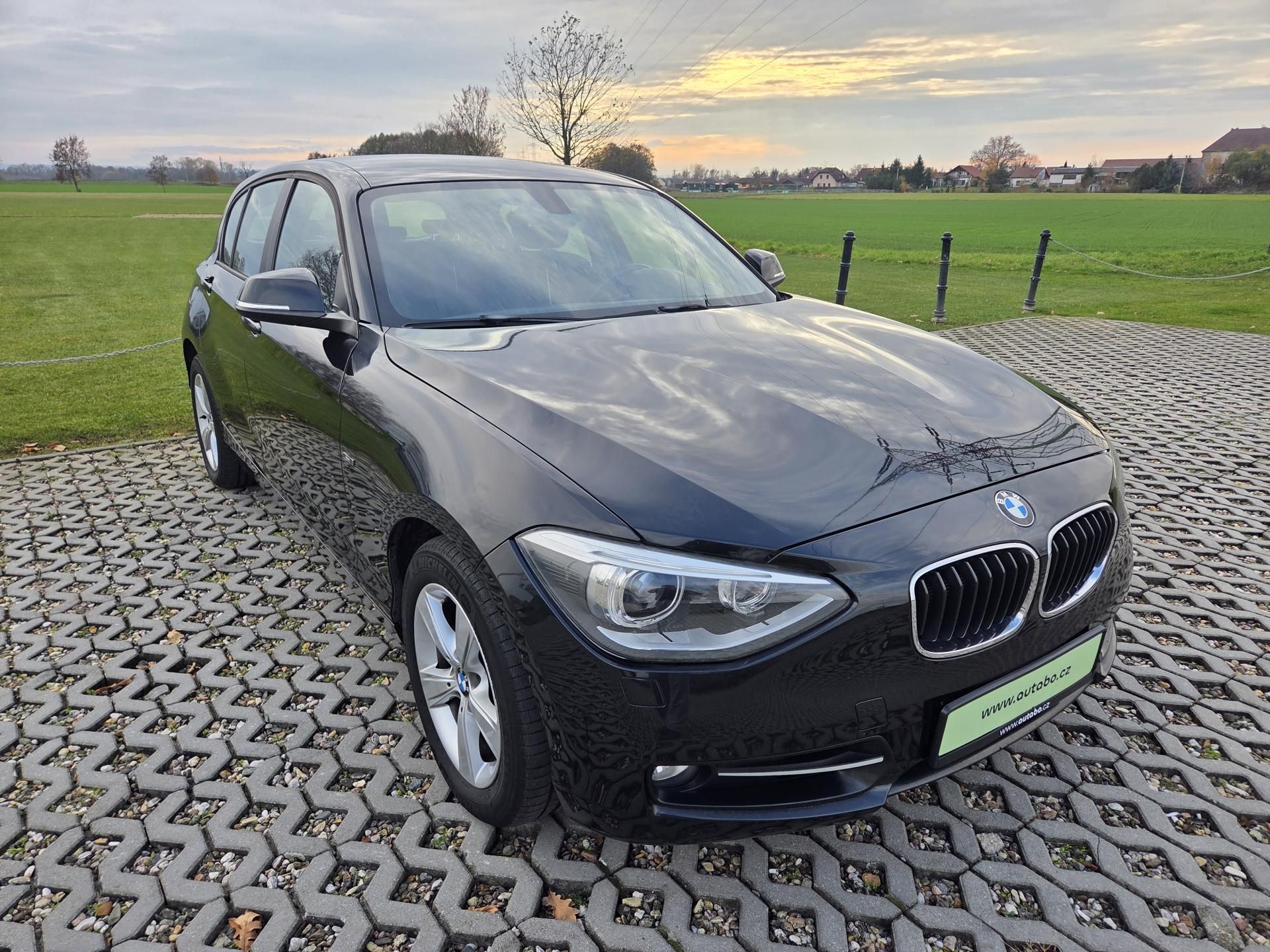 BMW Řada 1, 118i 125 kW, sport, xenon - fotka 3