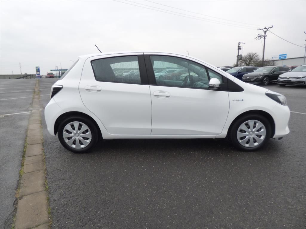 Toyota Yaris, 1,5 Hybrid, Digi Klima, servis - fotka 2
