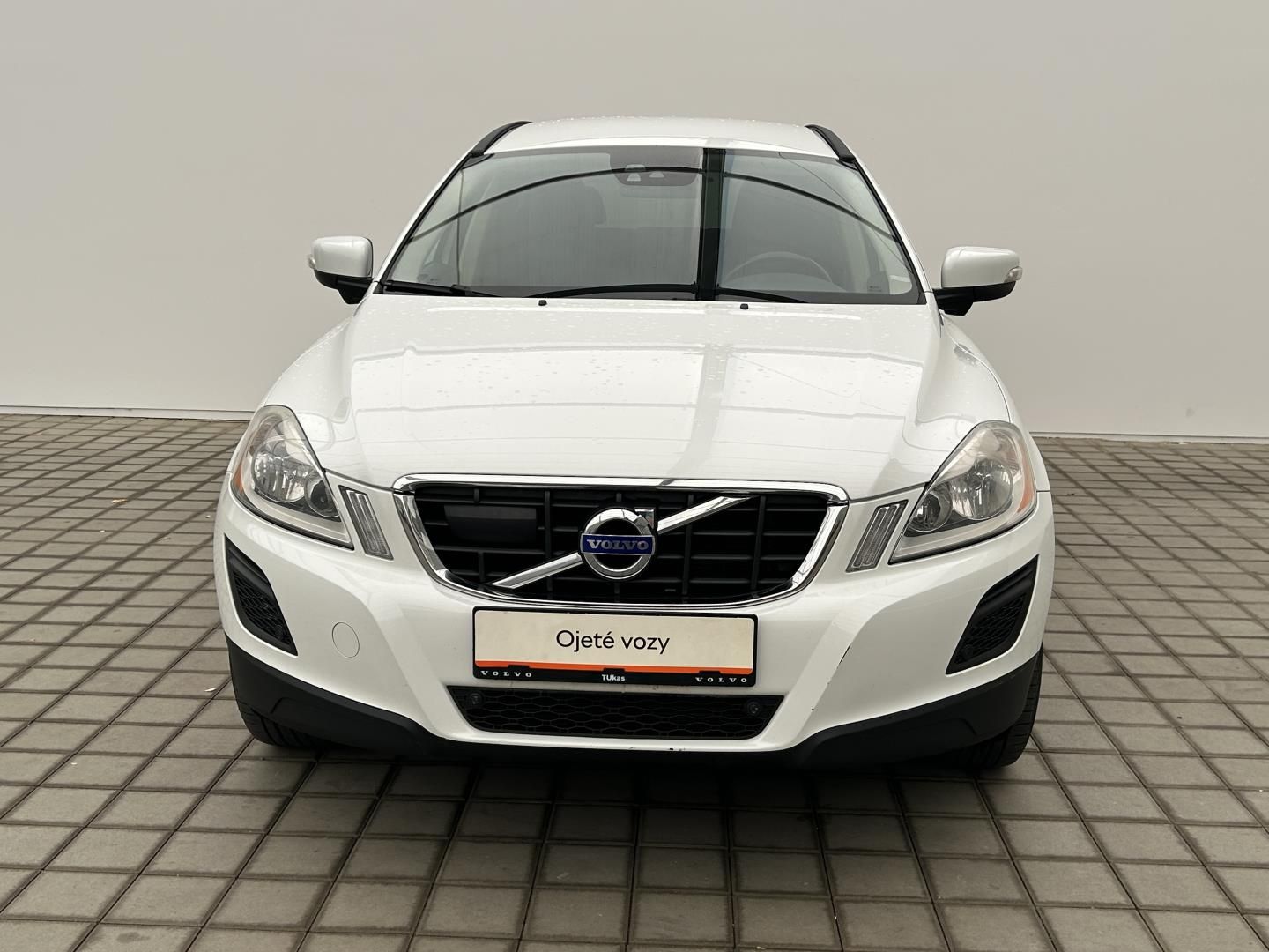 Volvo XC60, 2.4D4 120kW 4x4  Momentum - fotka 2