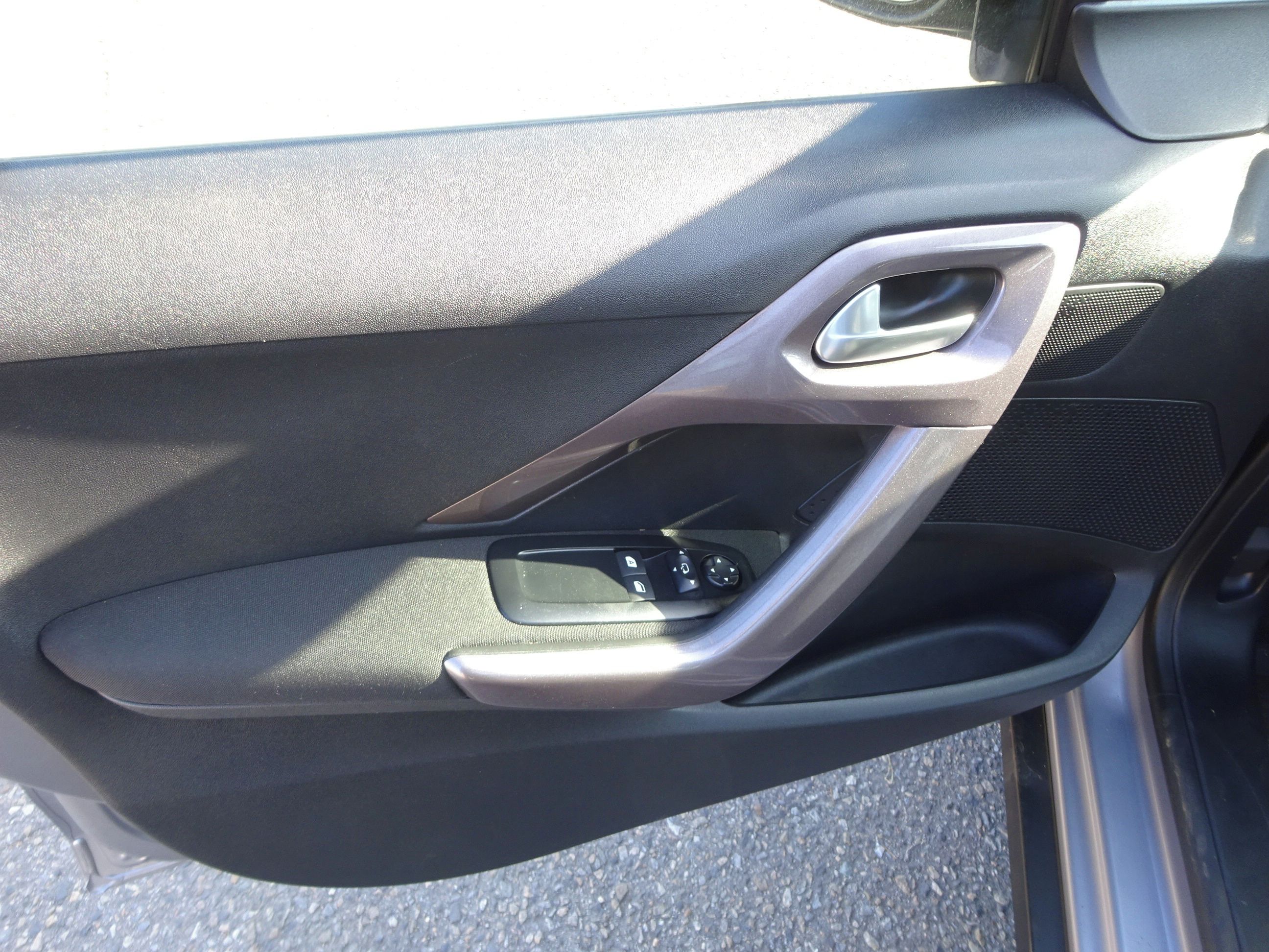 Peugeot 2008, 1.4 HDI (50 KW) Koupeno v ČR - fotka 6