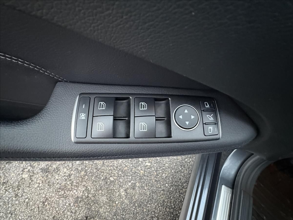 Mercedes-Benz Třídy E, 2,2 200CDi 100kW,Led,Navi,Výhř - fotka 4