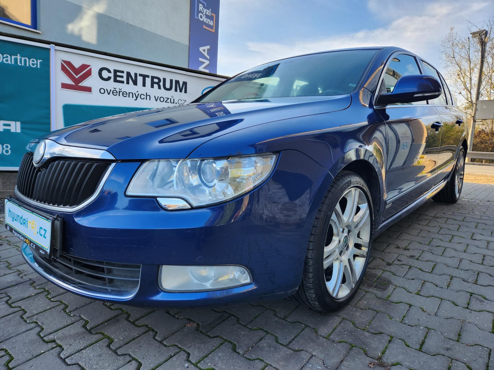 Škoda Superb, 2.0-PRAV.SERVIS-TOP VÝBAVA - fotka 6