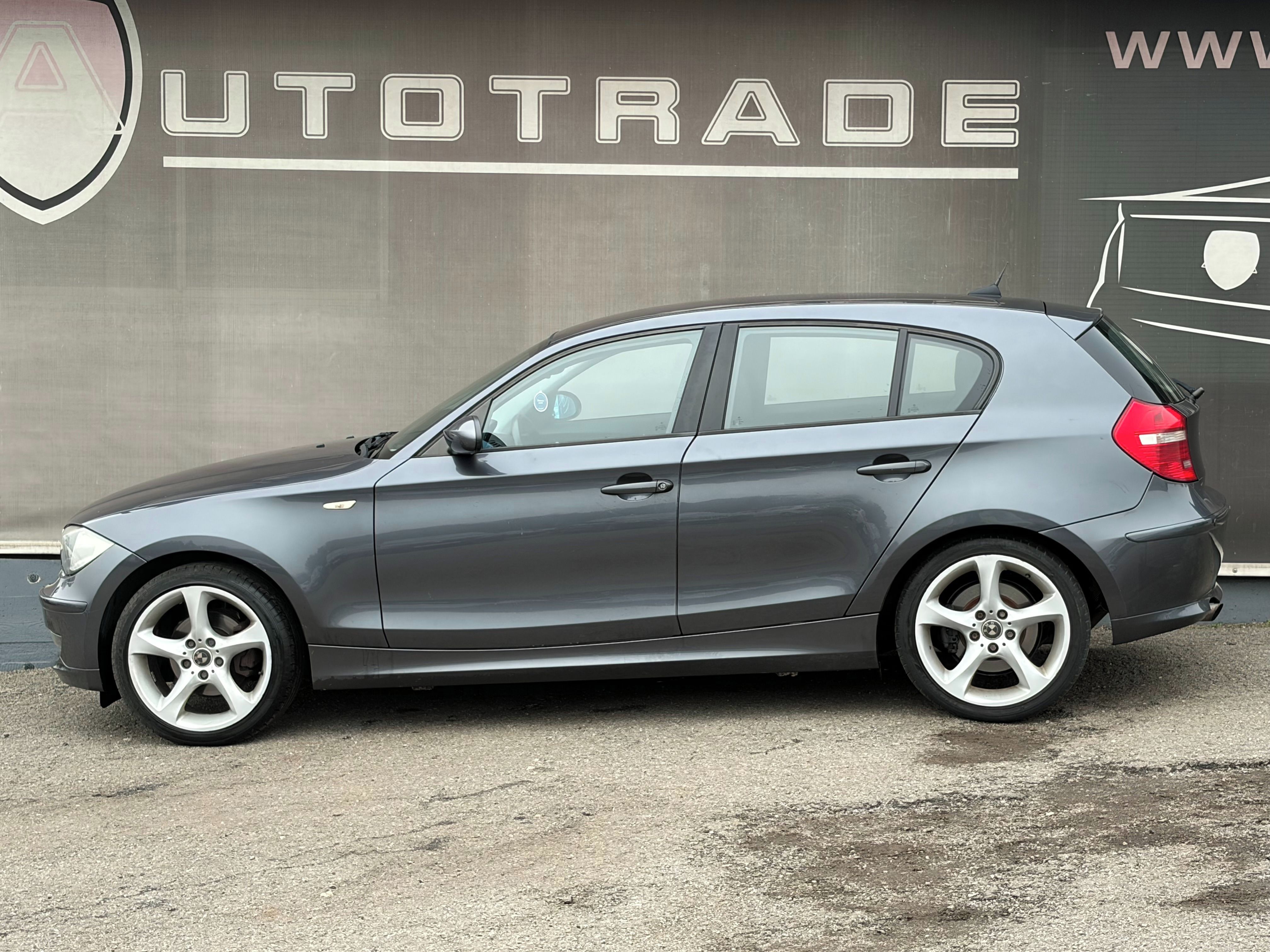 BMW Řada 1, 118  2.0d 105 kW, DigiKLIMA - fotka 2