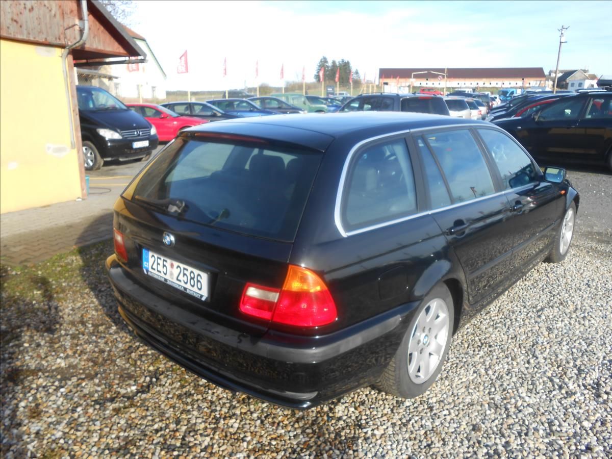 BMW Řada 3, 2,2 320i120Kw Automat - fotka 6