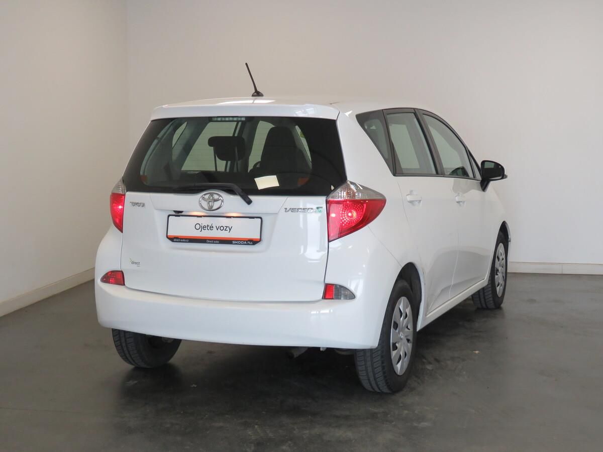 Toyota Verso, 1.33 Dual VVT-I 73 kW Active - fotka 2