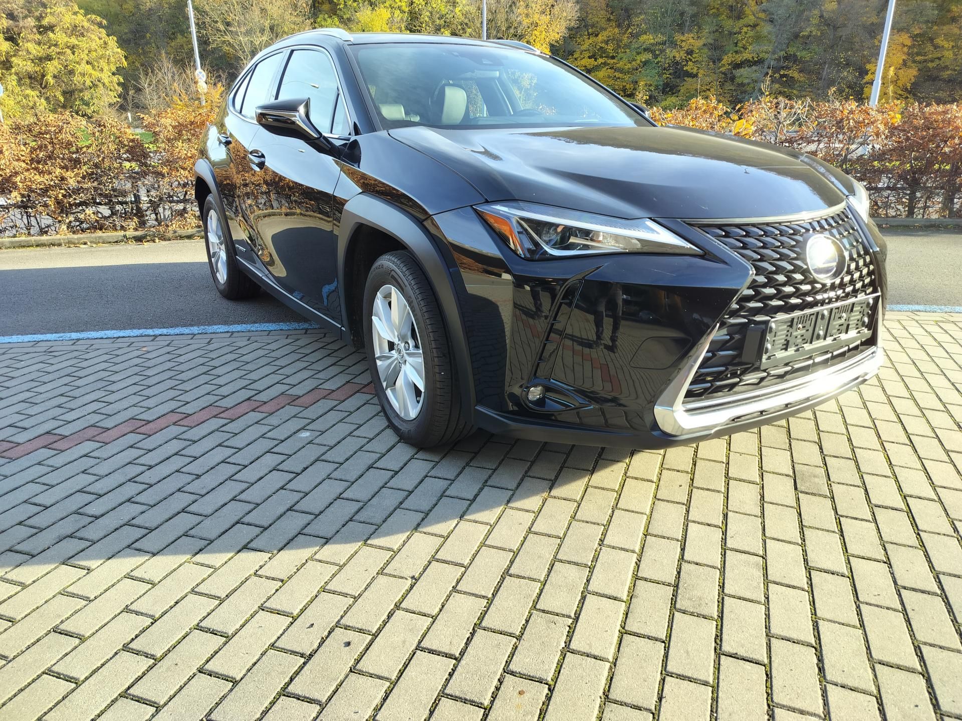 Lexus UX 250h, kožené a vyhřívané sedačky