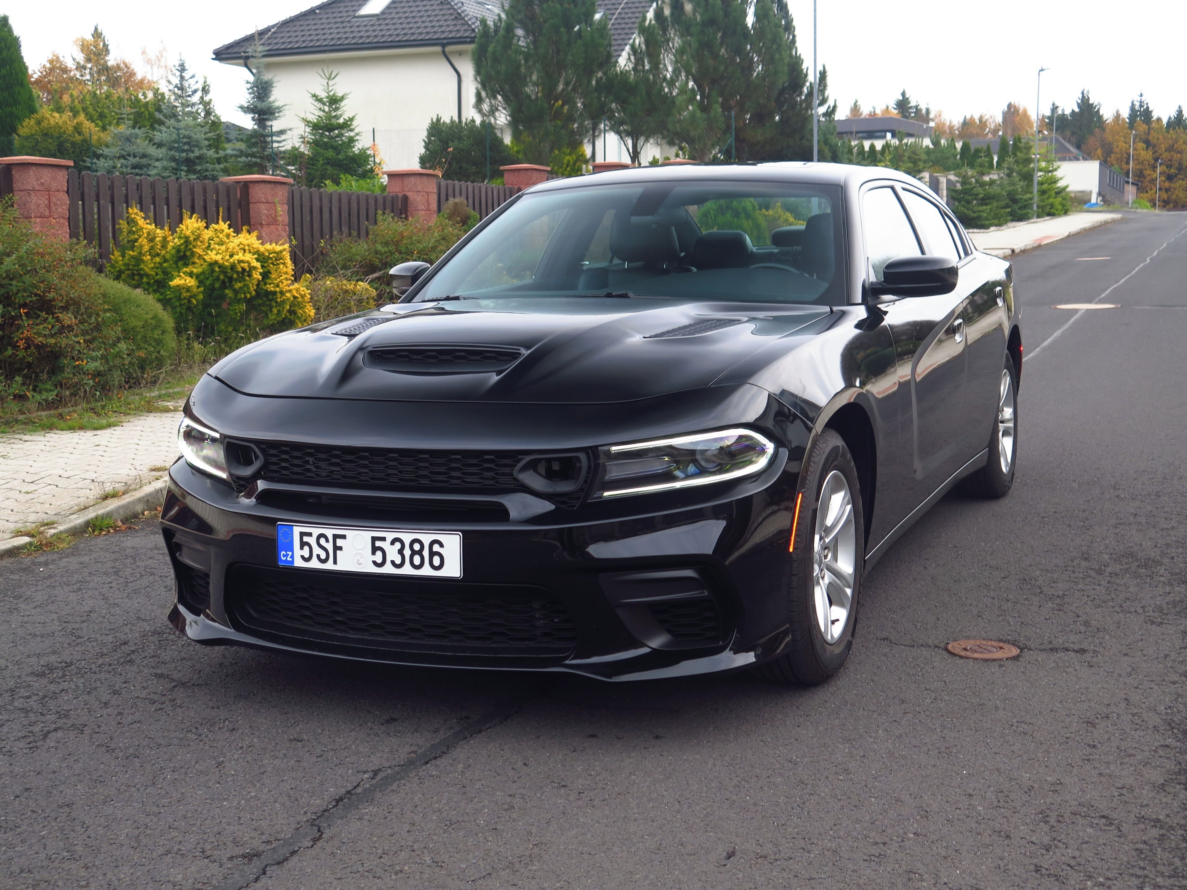 Dodge Charger, 3.6 V6 - DPH - SRT vzhled - fotka 2