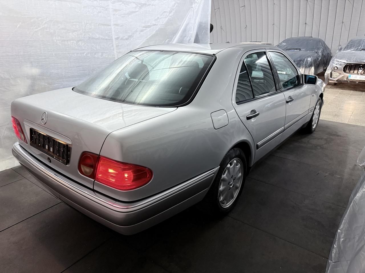 Mercedes-Benz Třídy E, 200i,kompressor,Elegance - fotka 5