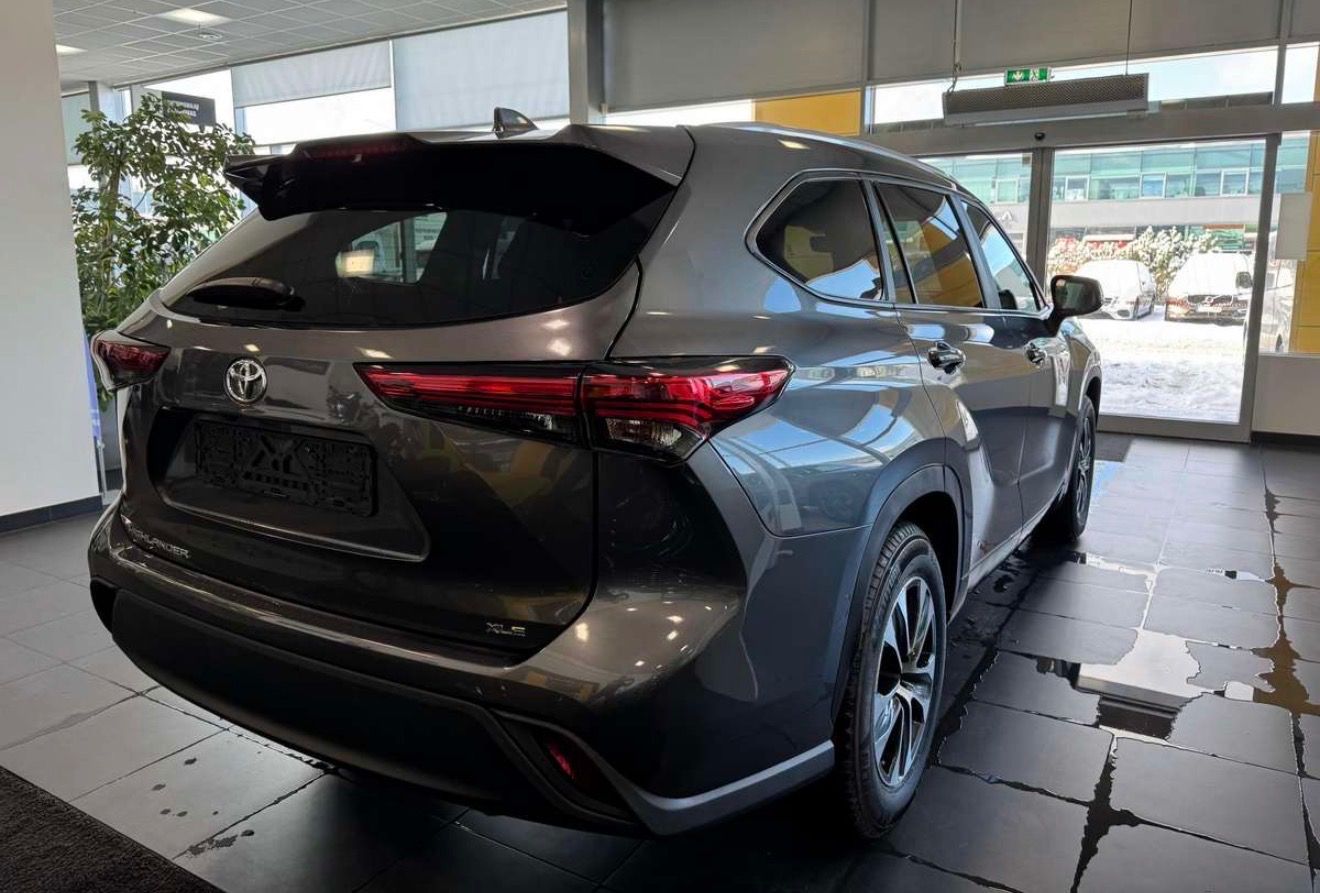 Toyota Highlander, 2.4L Turbo 269HP XLE 8 Míst - fotka 4