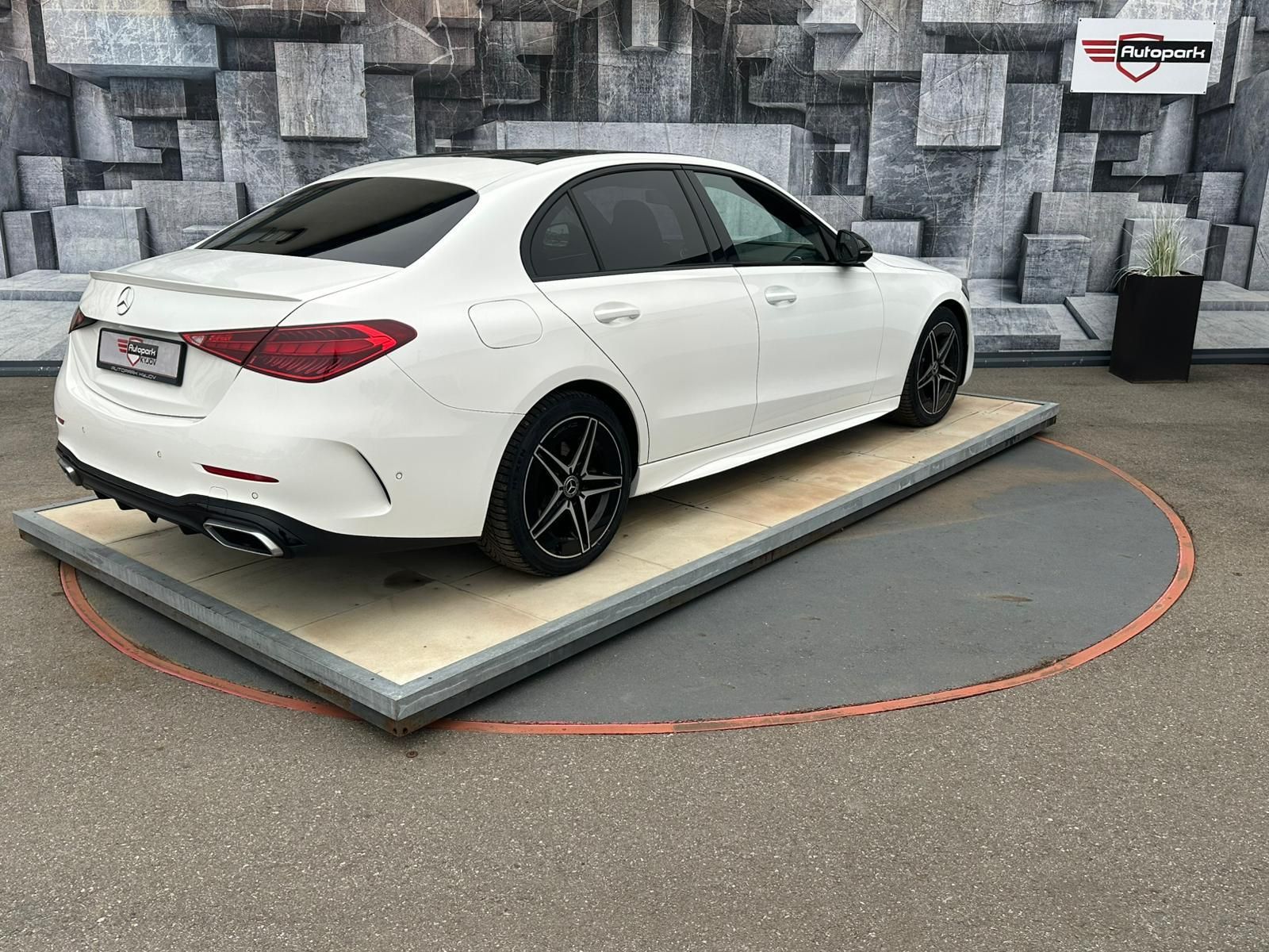 Mercedes-Benz Třídy C, C200, 4MATIC, AMG, DPH - fotka 6