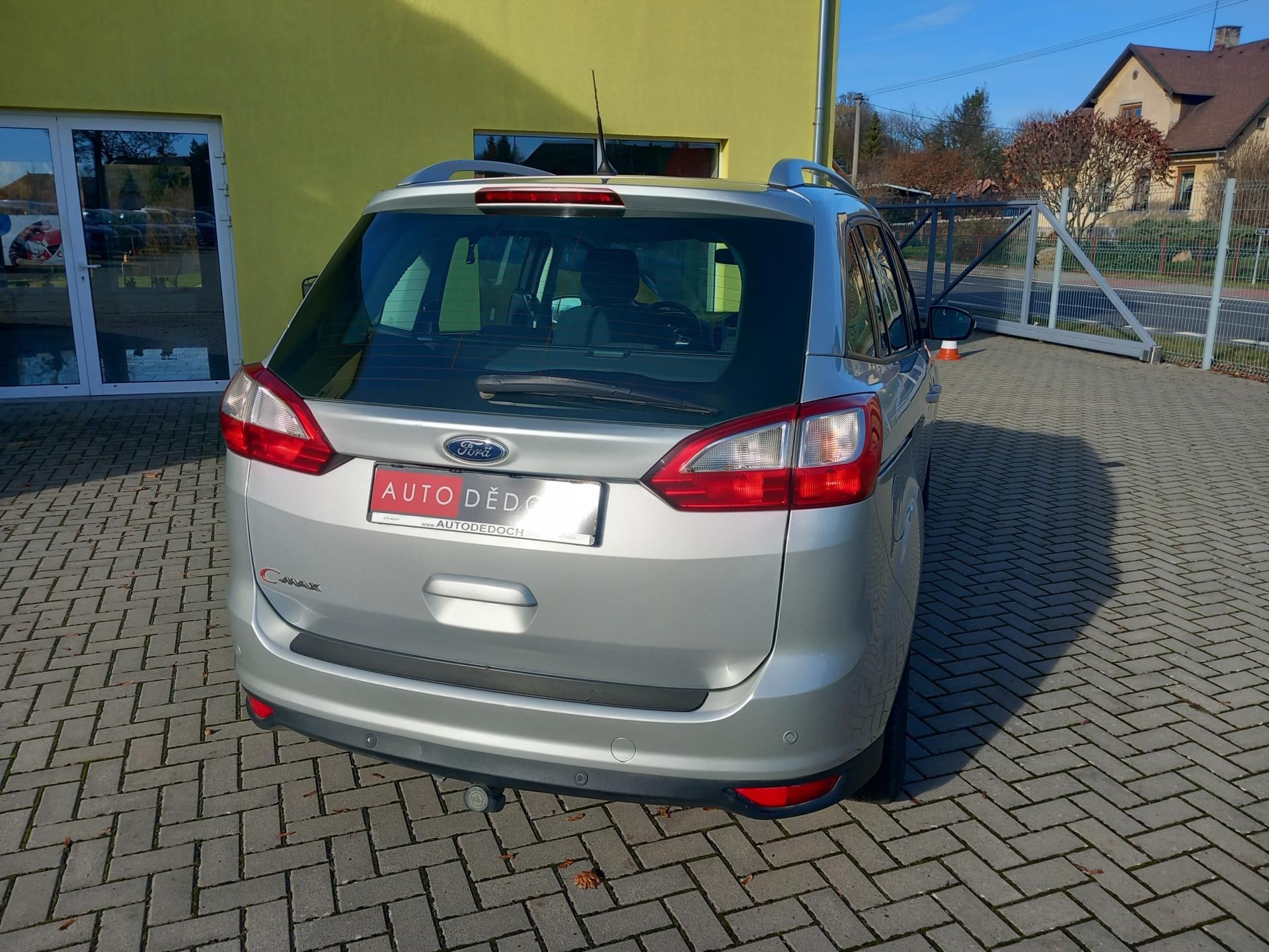 Ford Grand C-MAX, 7 MÍST NAVIGACE POUZE 93t.KM! - fotka 6