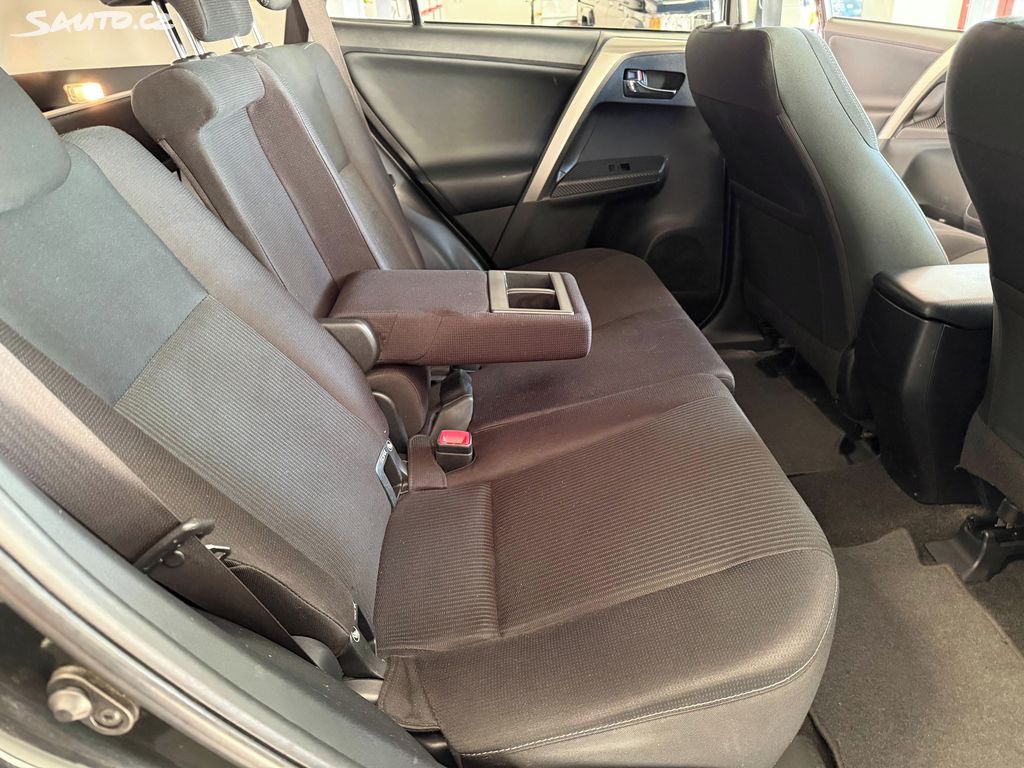 Toyota Rav4, fotka 11