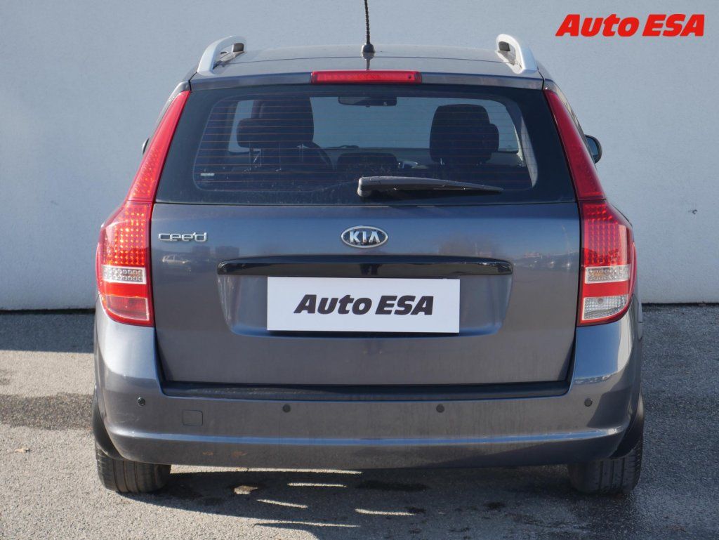 Kia Cee´d, 1.4CVVT,ČR,AC,park.asist - fotka 5