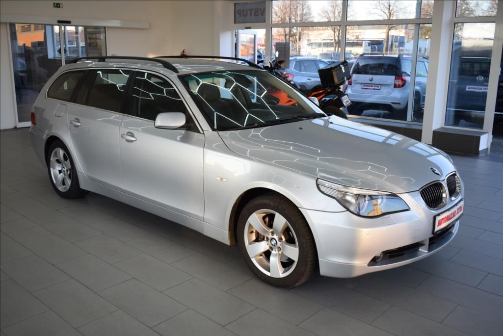 BMW Řada 5, 3,0 530XD, xen,navi,servis, - fotka 3