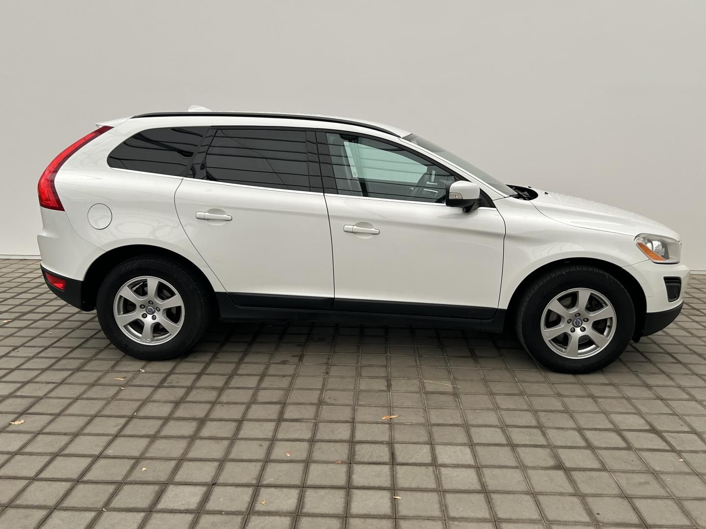 Volvo XC60, 2.4D4 120kW 4x4  Momentum - fotka 4