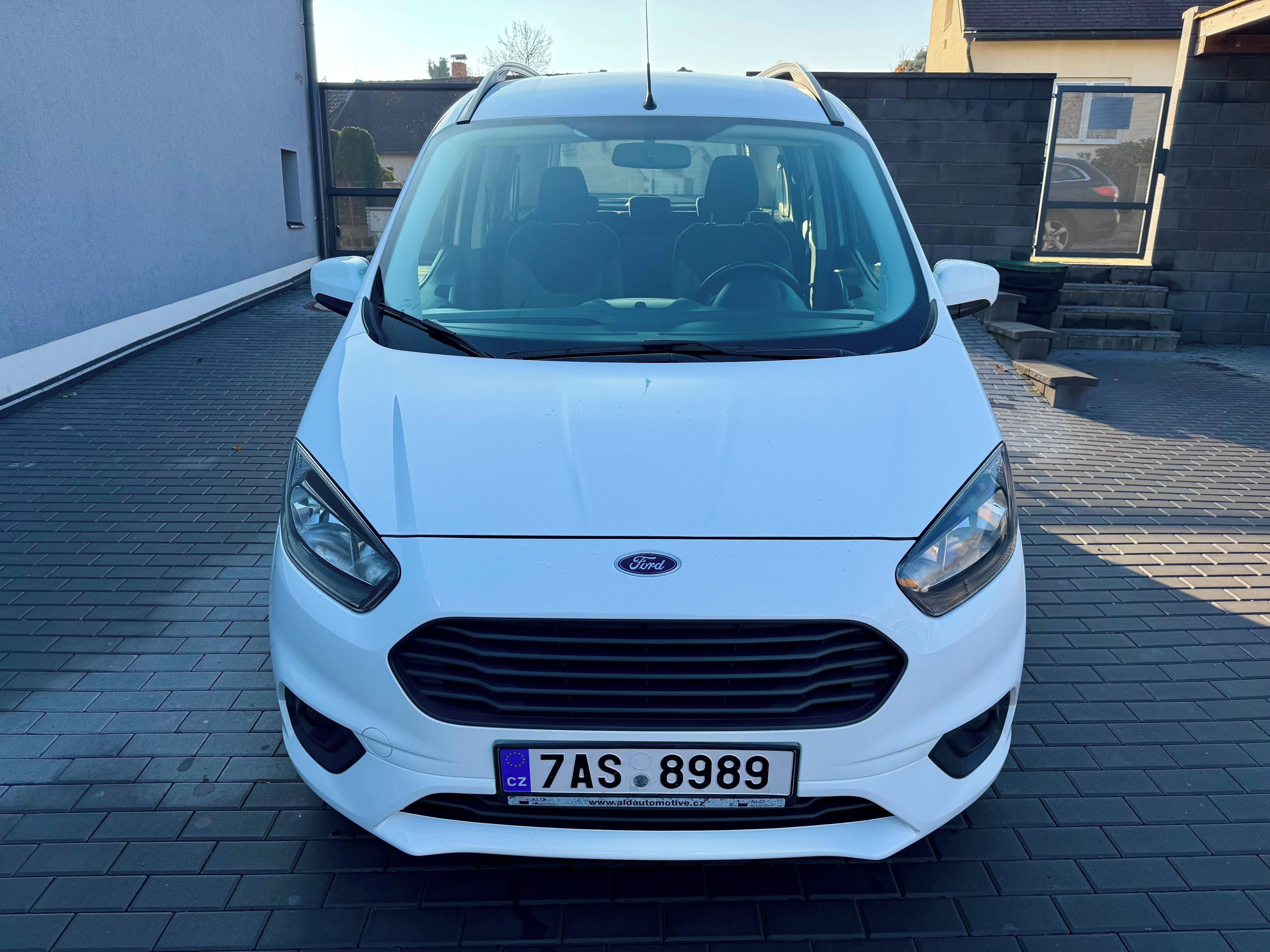 Ford Tourneo Courier, 1,0i ECO BOOST 74KW - fotka 2