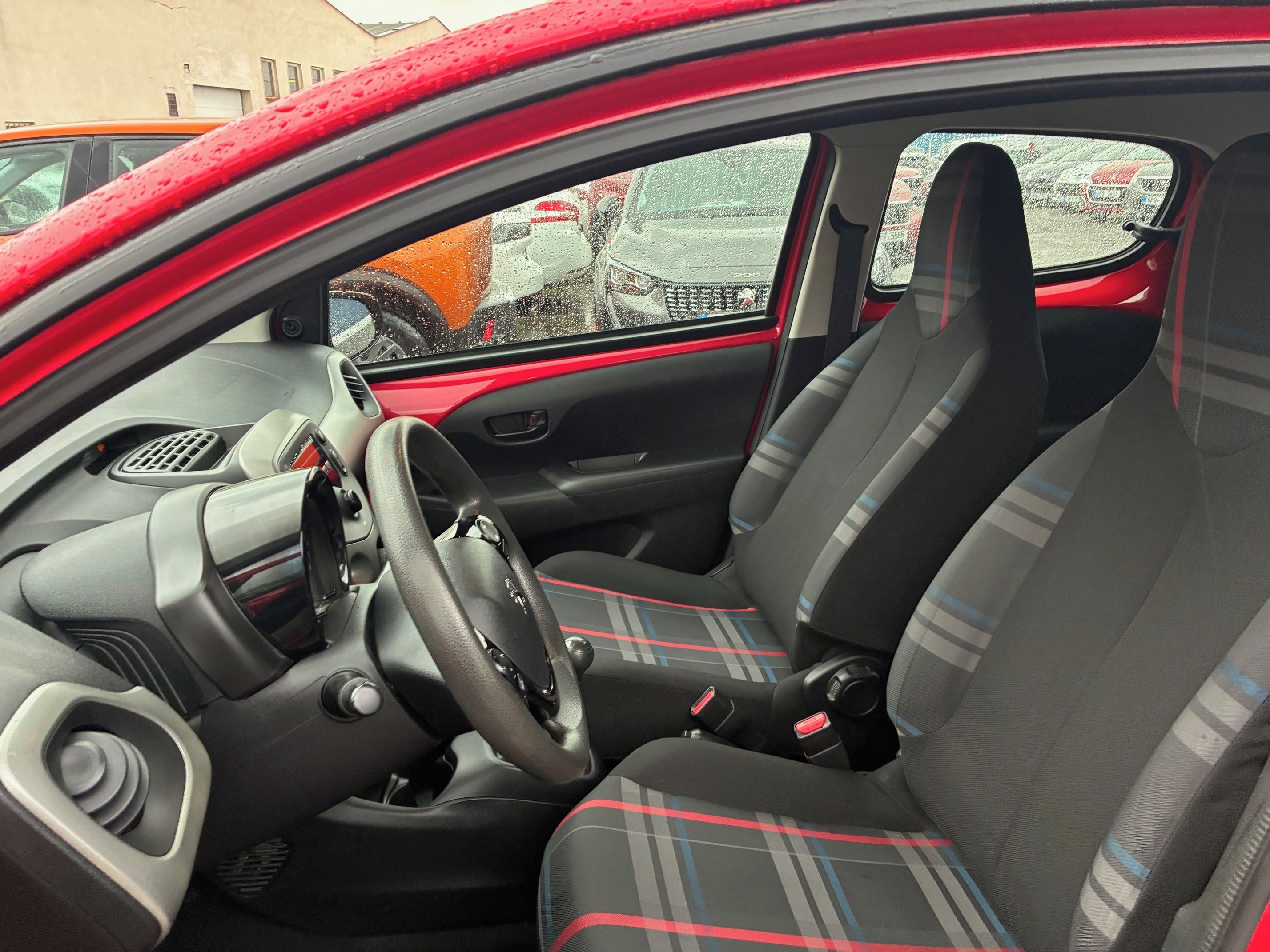 Peugeot 108, 1,0i  5 dv. po STK - fotka 6
