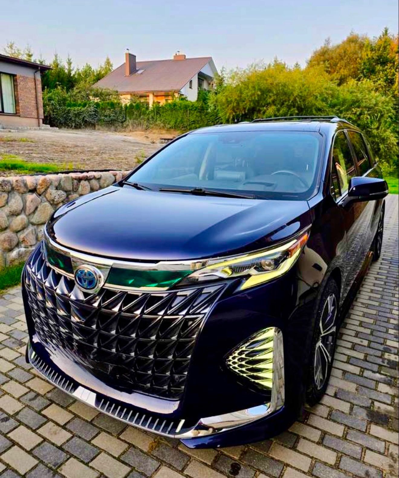 Toyota Sienna, 2.5L Hybrid Platinum Full 4x4 - fotka 5
