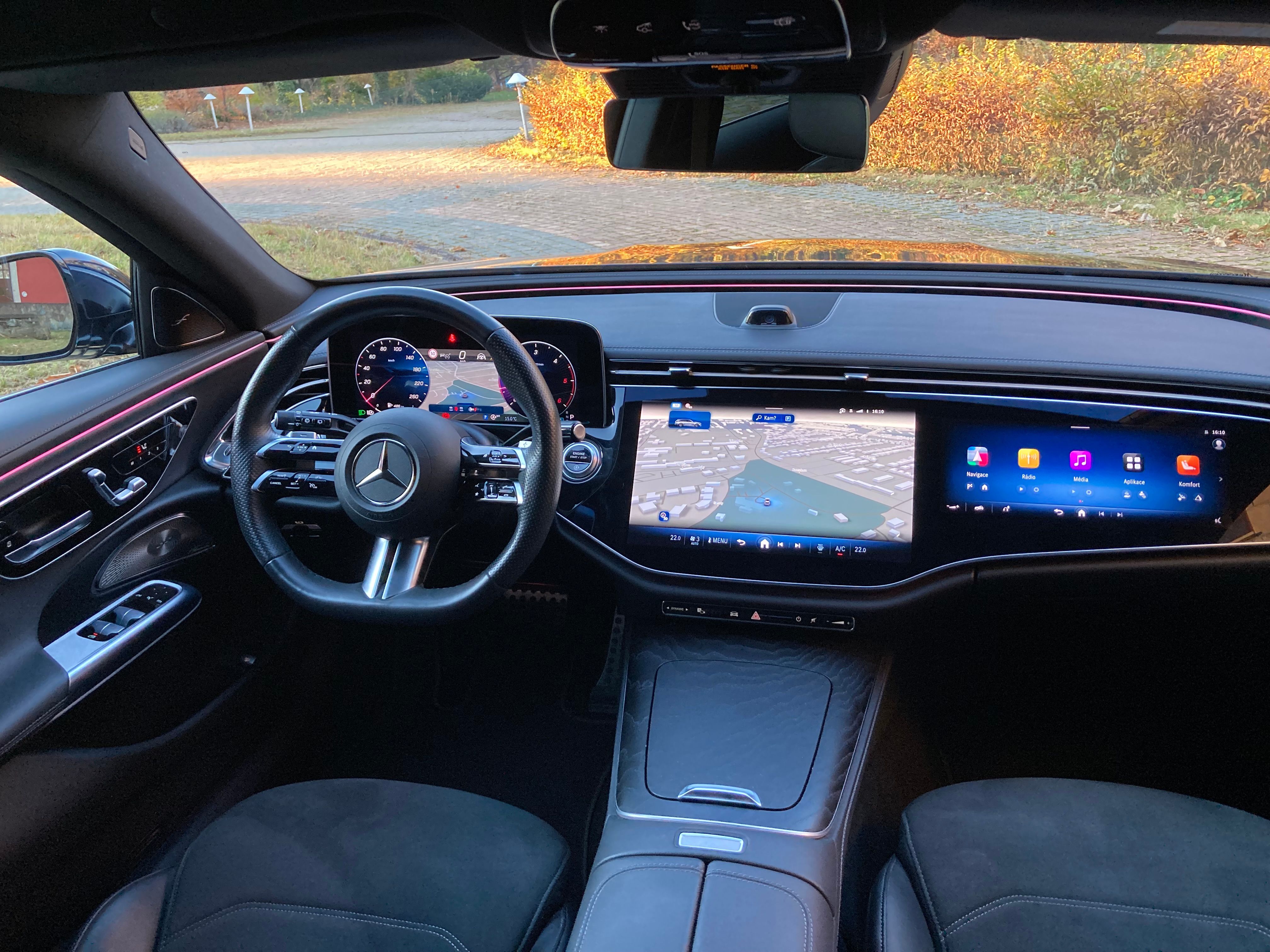 Mercedes-Benz Třídy E, 220d AMG | SuperScreen | Tazne - fotka 2