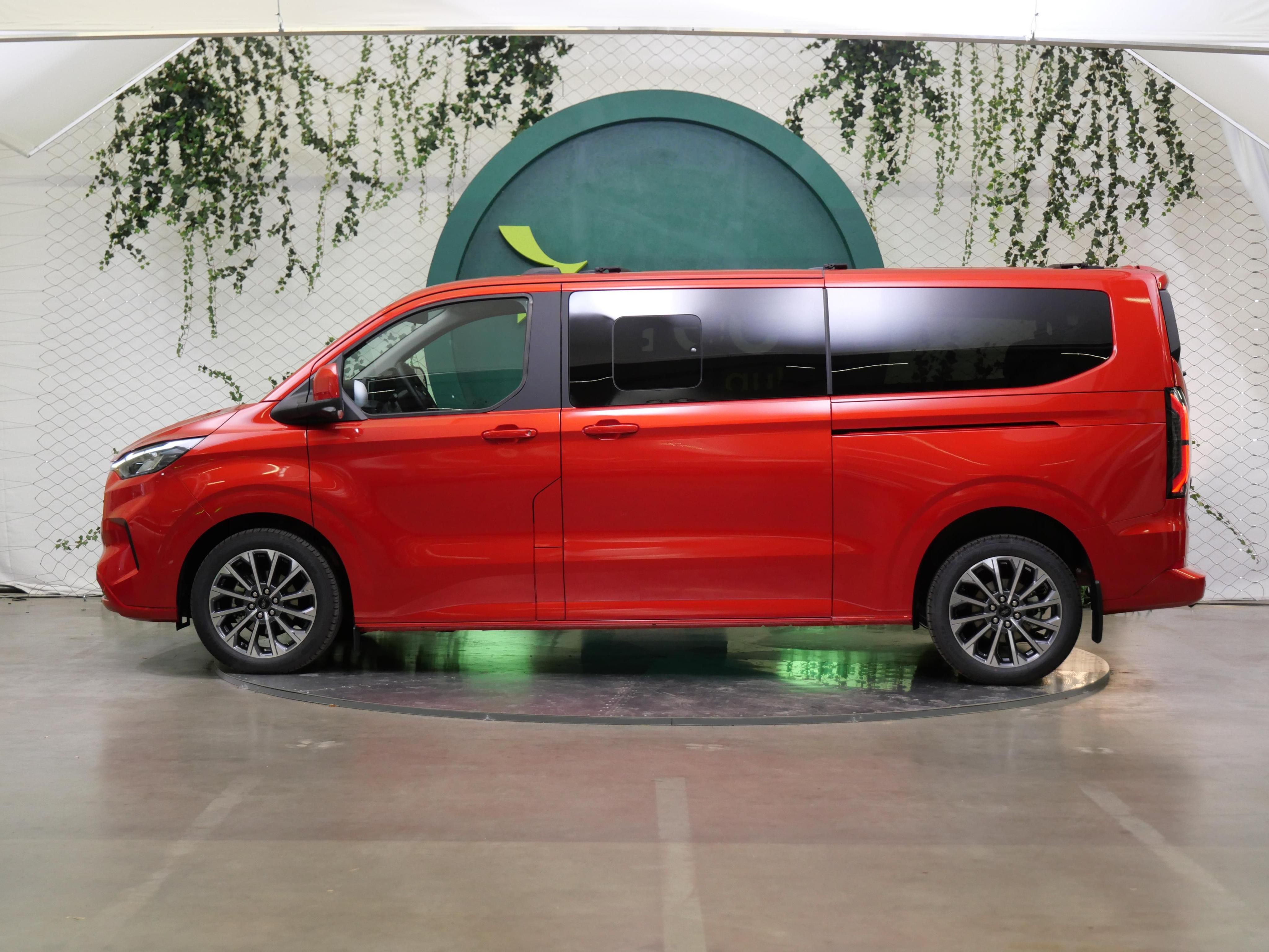 Ford Tourneo Custom, 2.0 EcoBlue 125 kW Titanium X - fotka 3