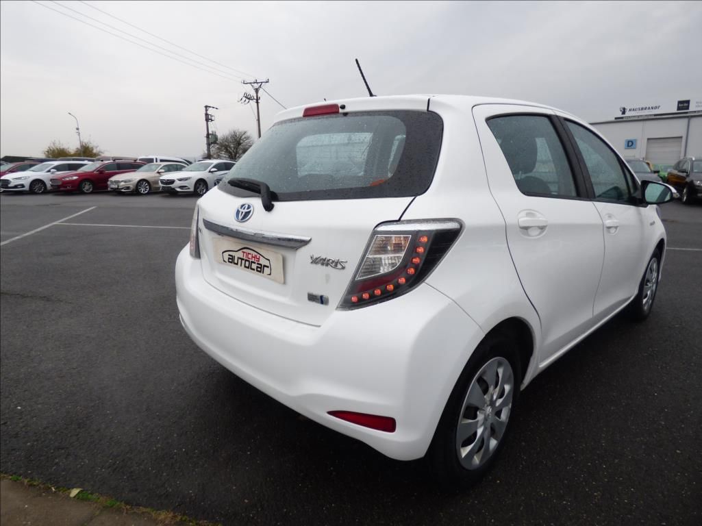 Toyota Yaris, 1,5 Hybrid, Digi Klima, servis - fotka 3