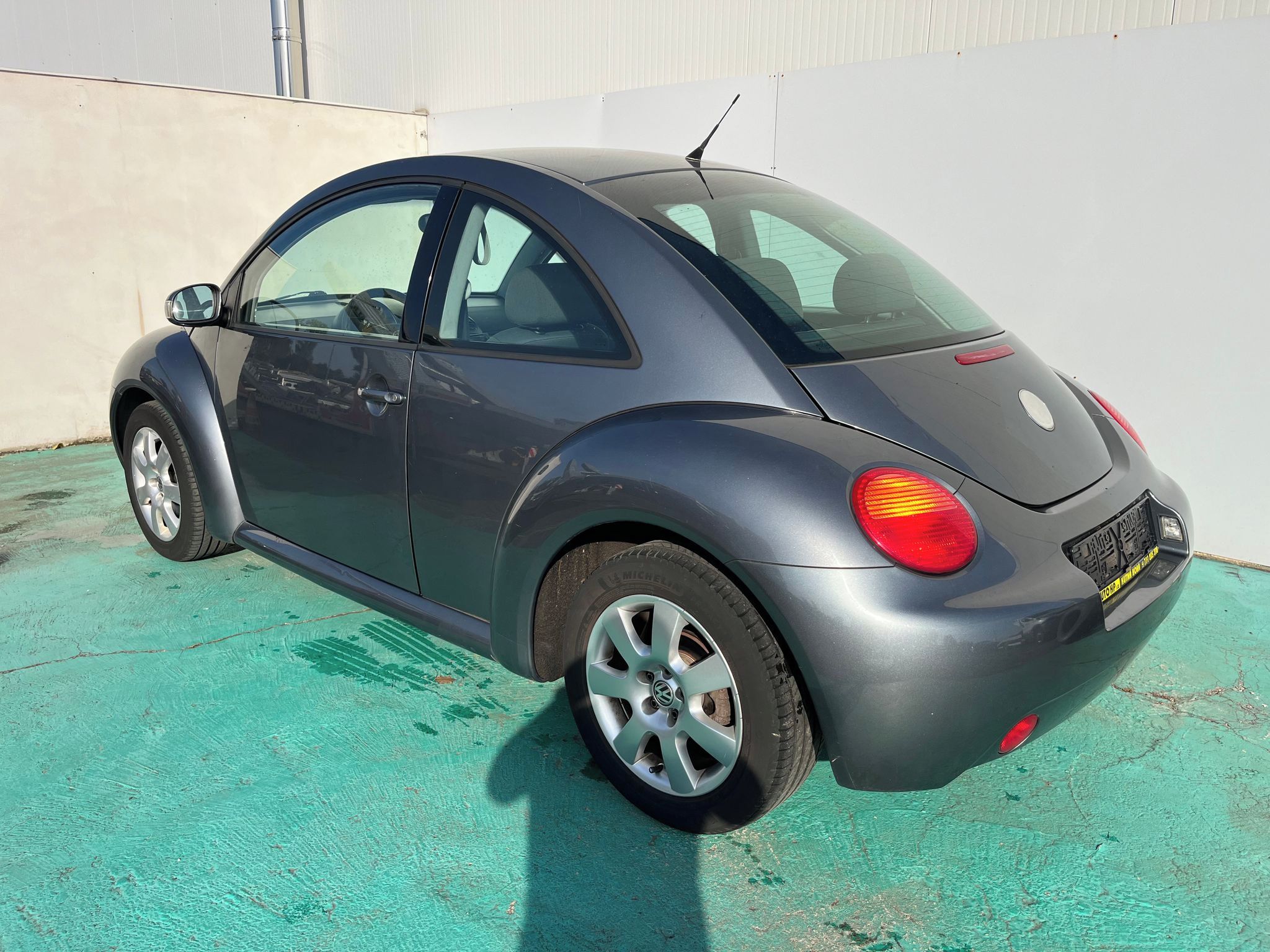 Volkswagen New Beetle, 1.4 Style, Klima - fotka 4