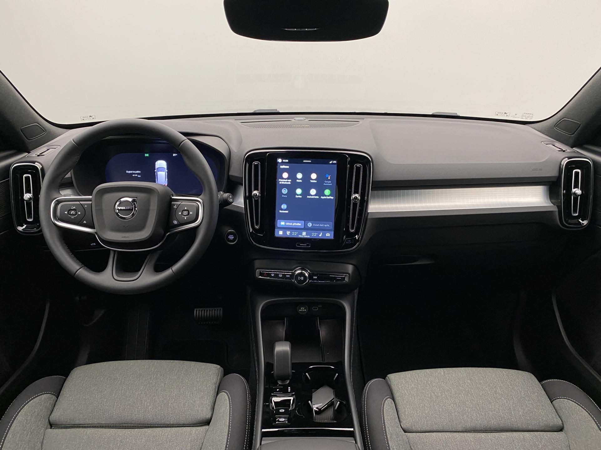 Volvo XC40, B3 AUT DARK PLUS - fotka 2