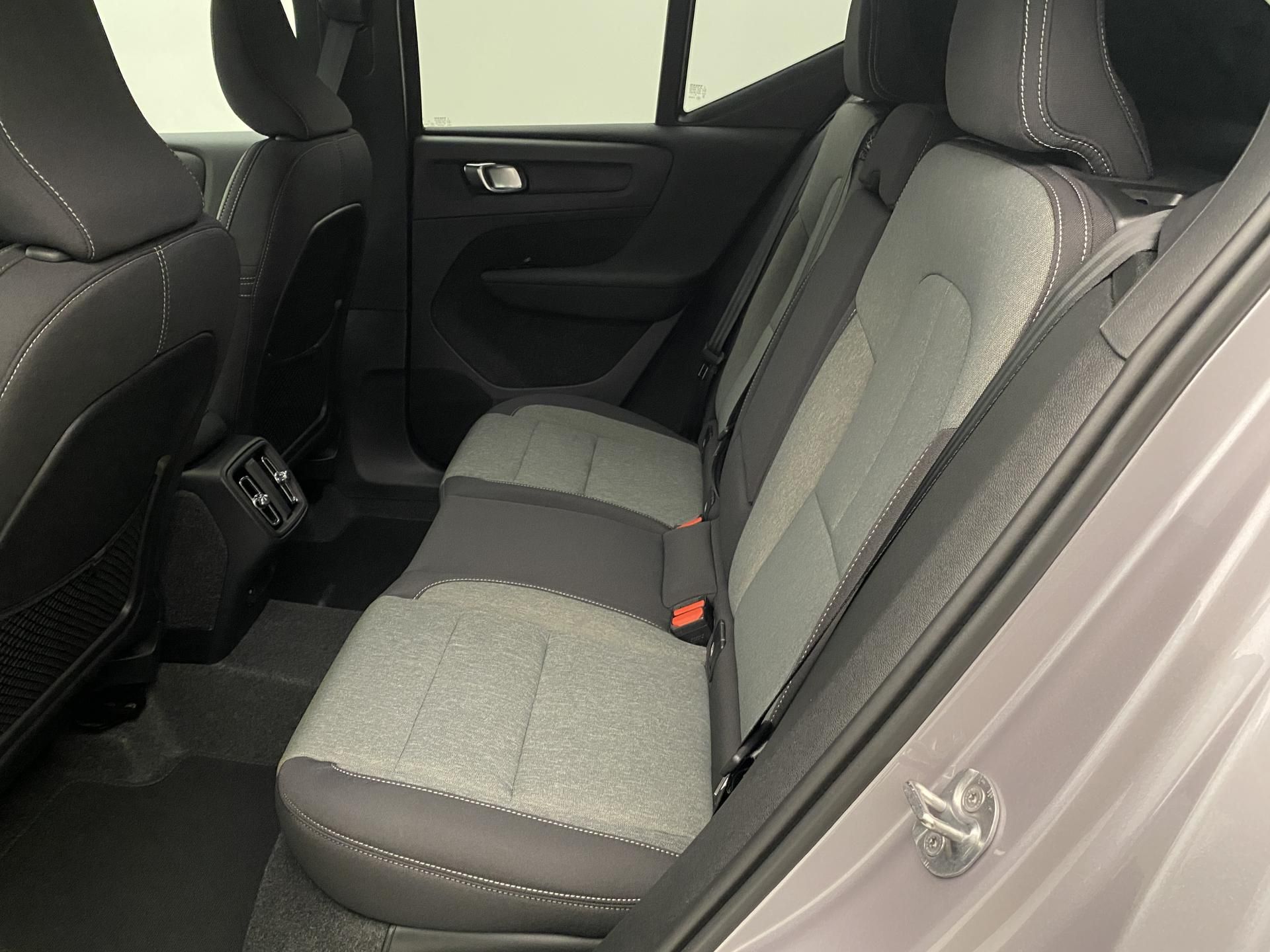 Volvo XC40, B3 AUT DARK PLUS - fotka 6